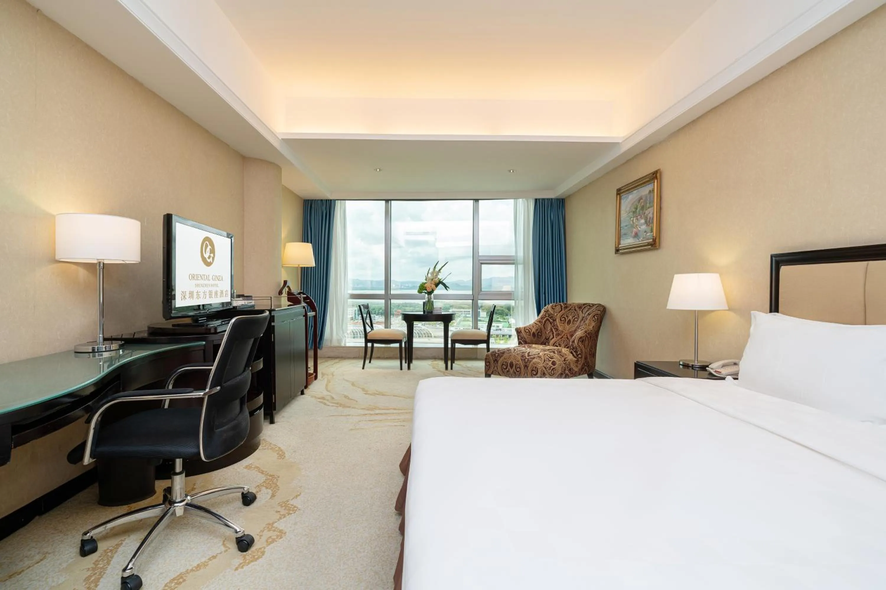 Bed in Oriental Ginza Hotel Shenzhen