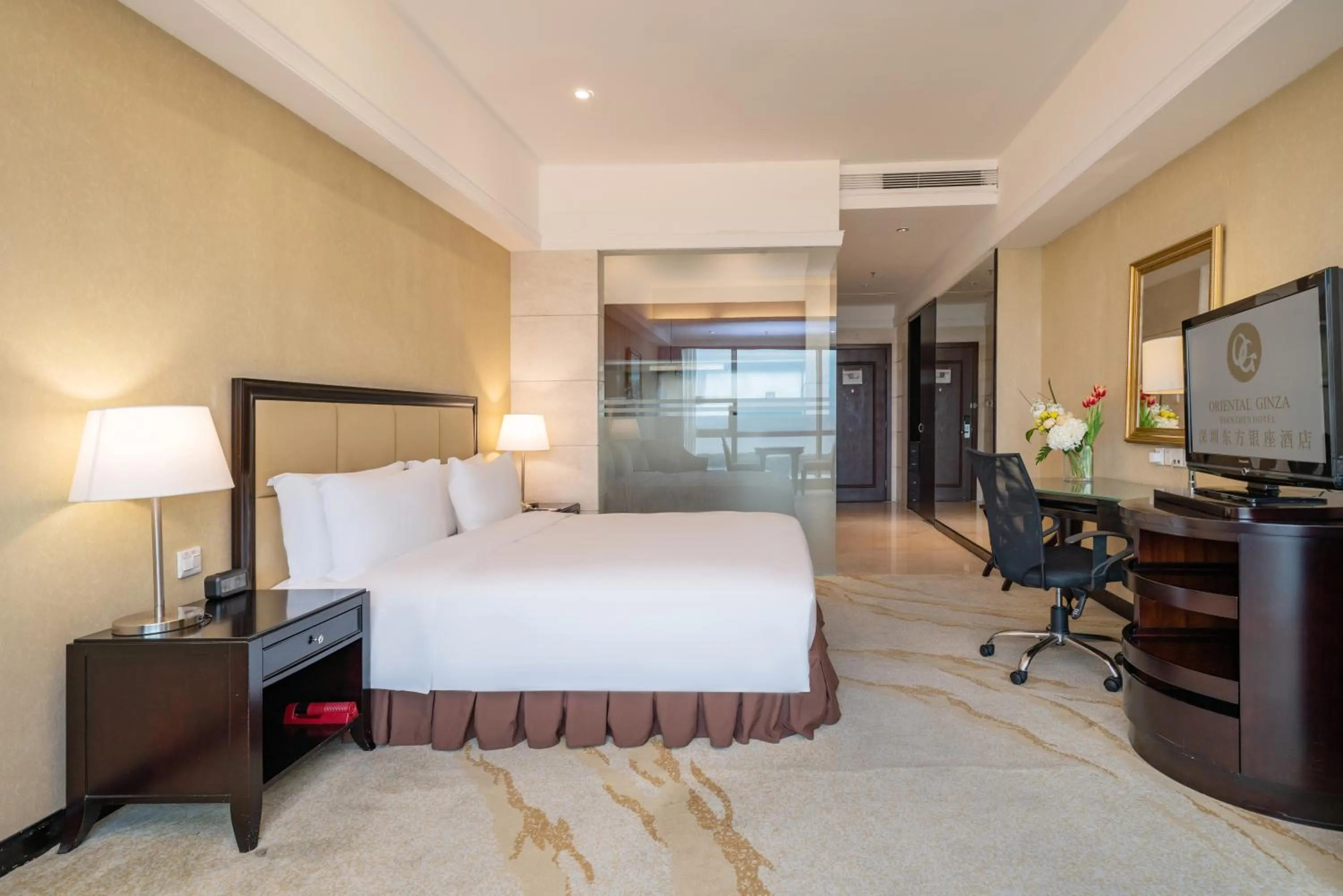 Bed in Oriental Ginza Hotel Shenzhen