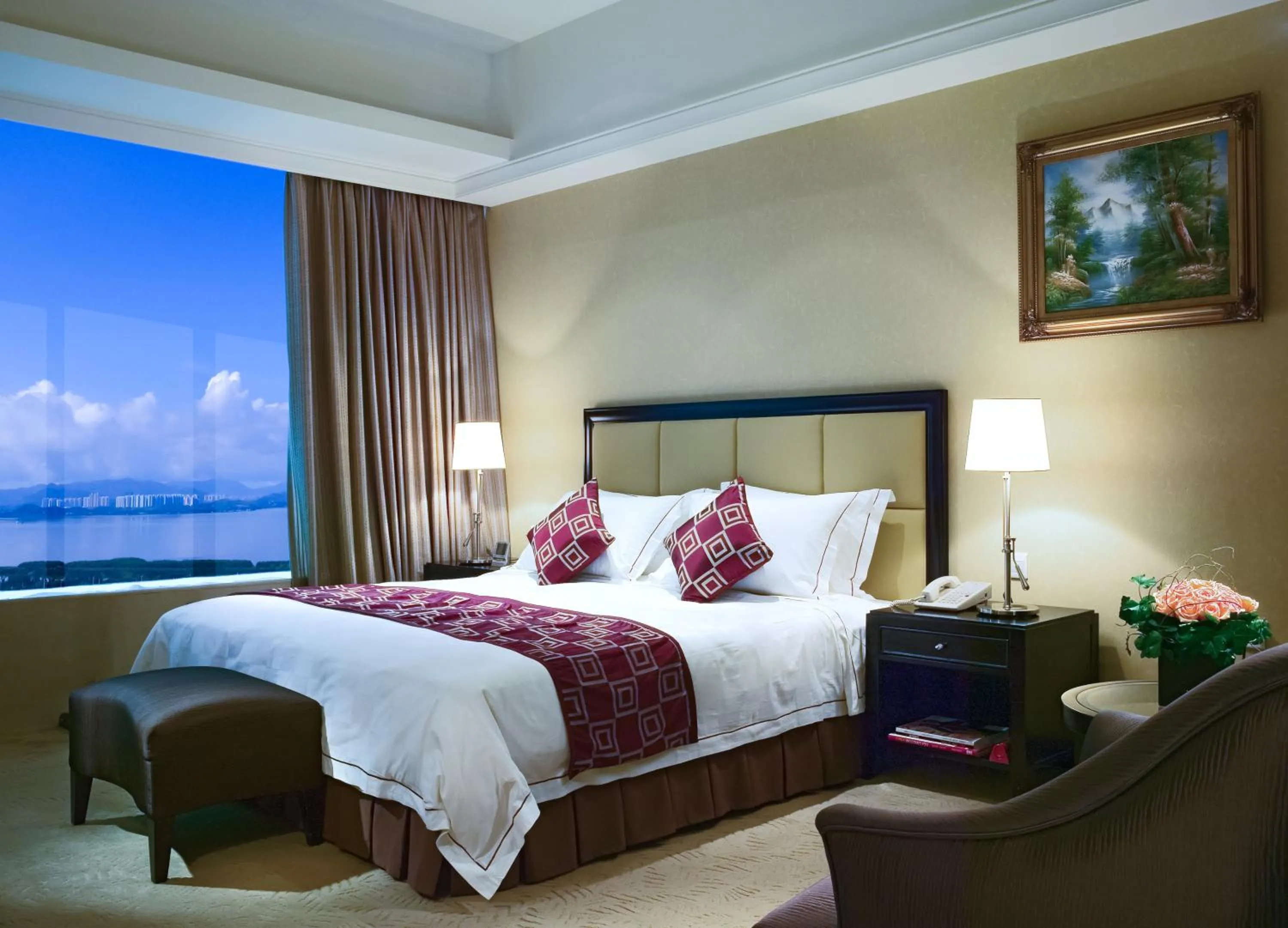 Bed in Oriental Ginza Hotel Shenzhen