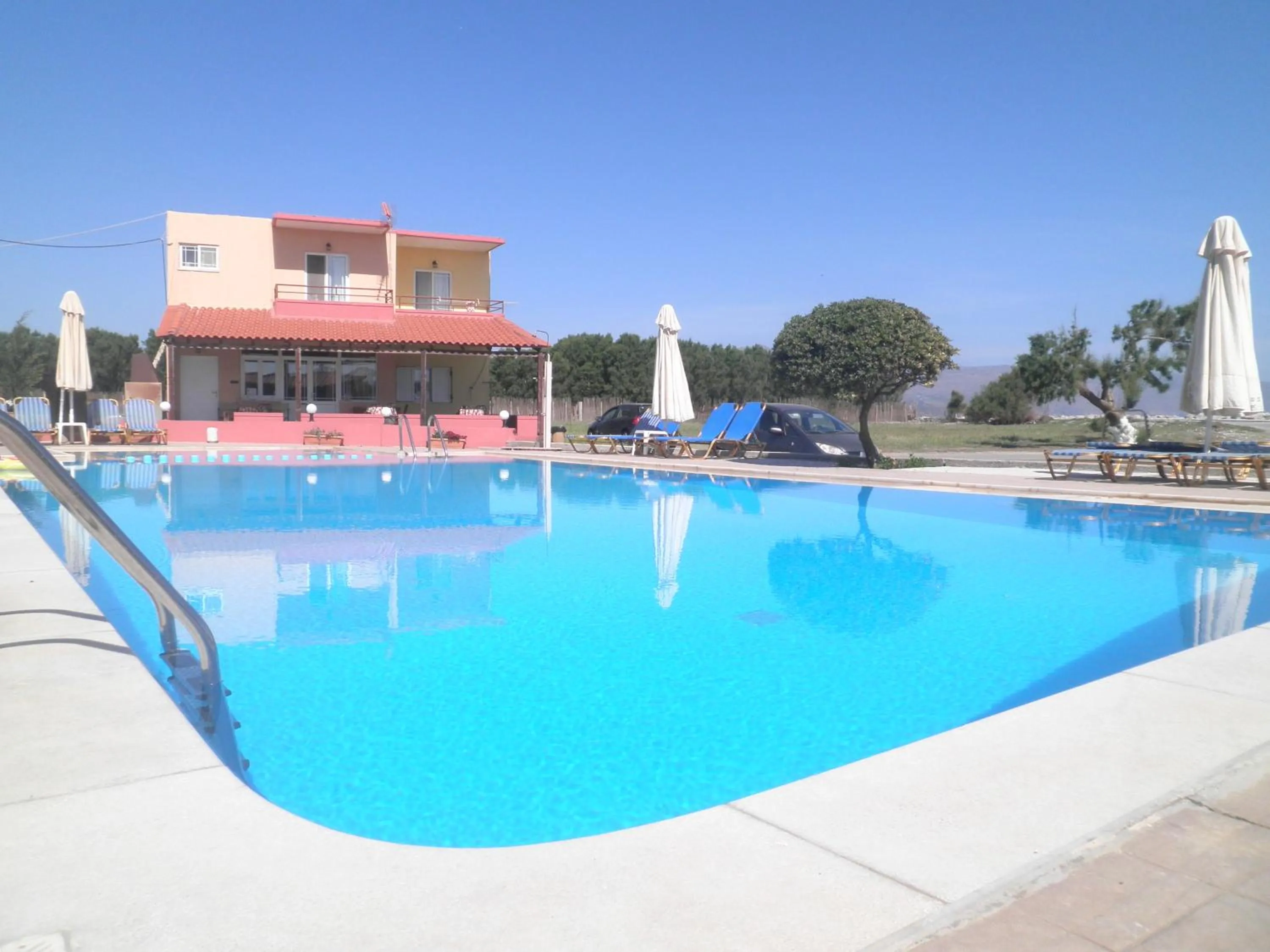 Swimming pool in Haridimos Apartments