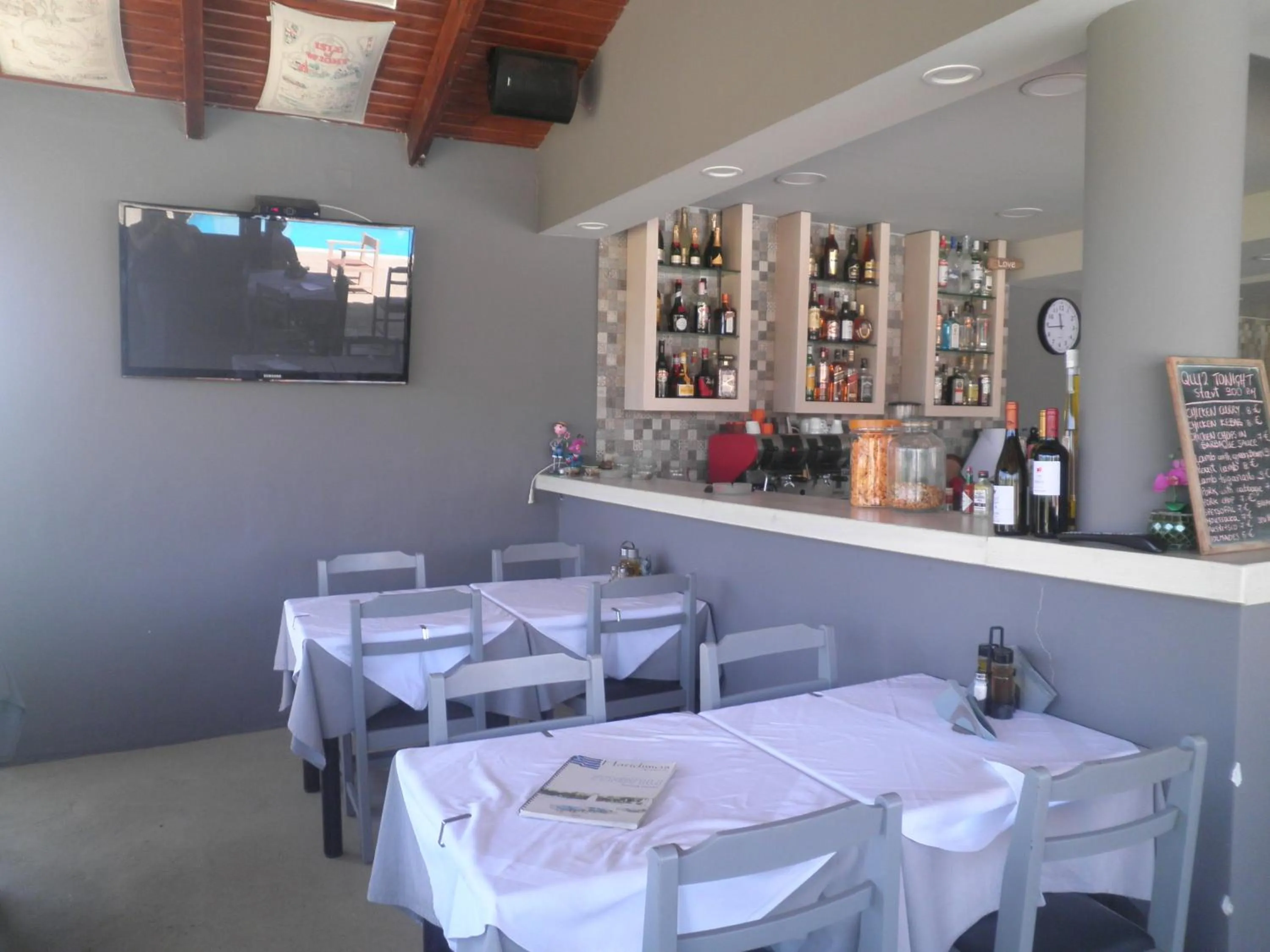 Restaurant/places to eat in Haridimos Apartments