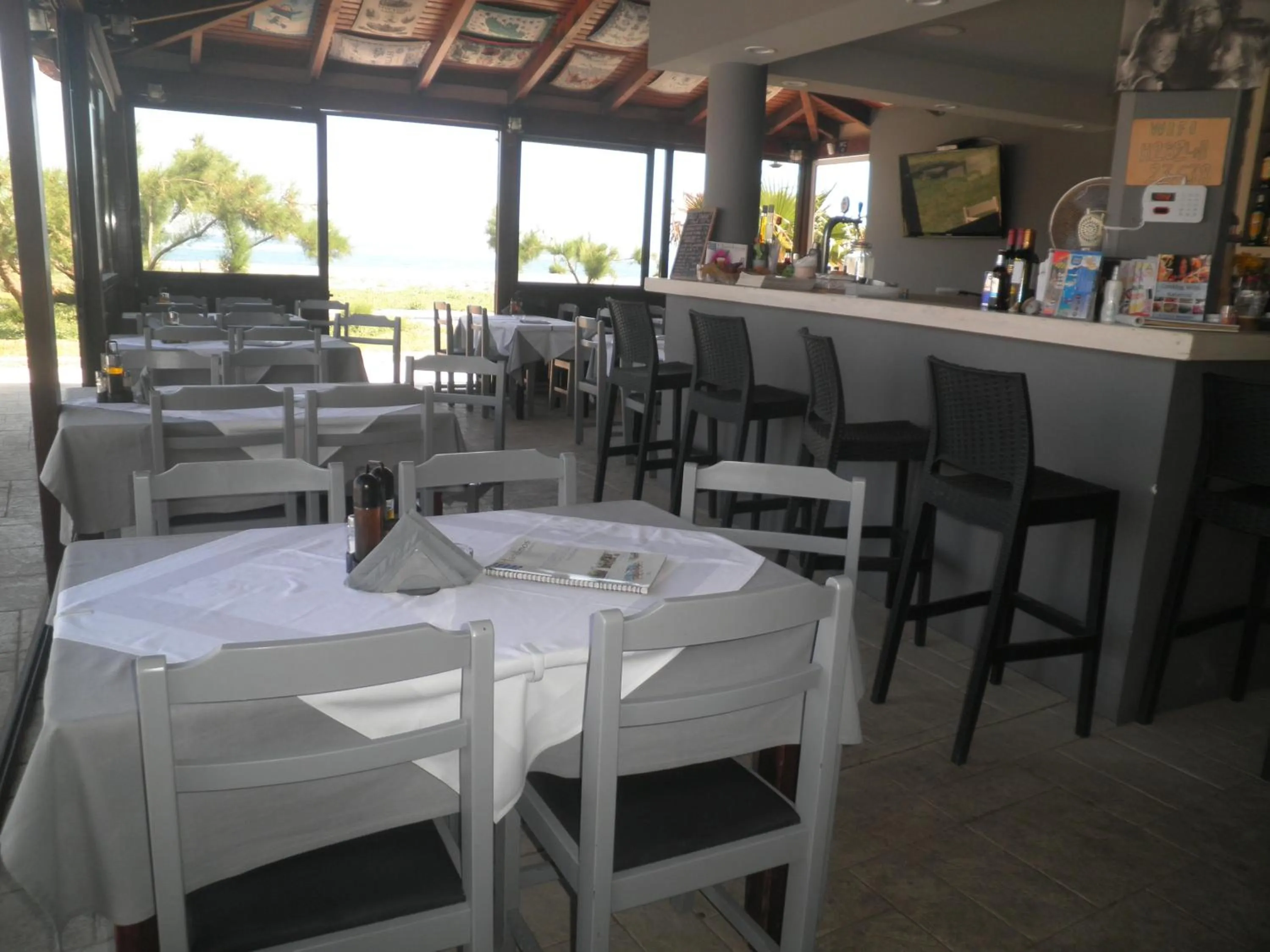 Restaurant/places to eat in Haridimos Apartments