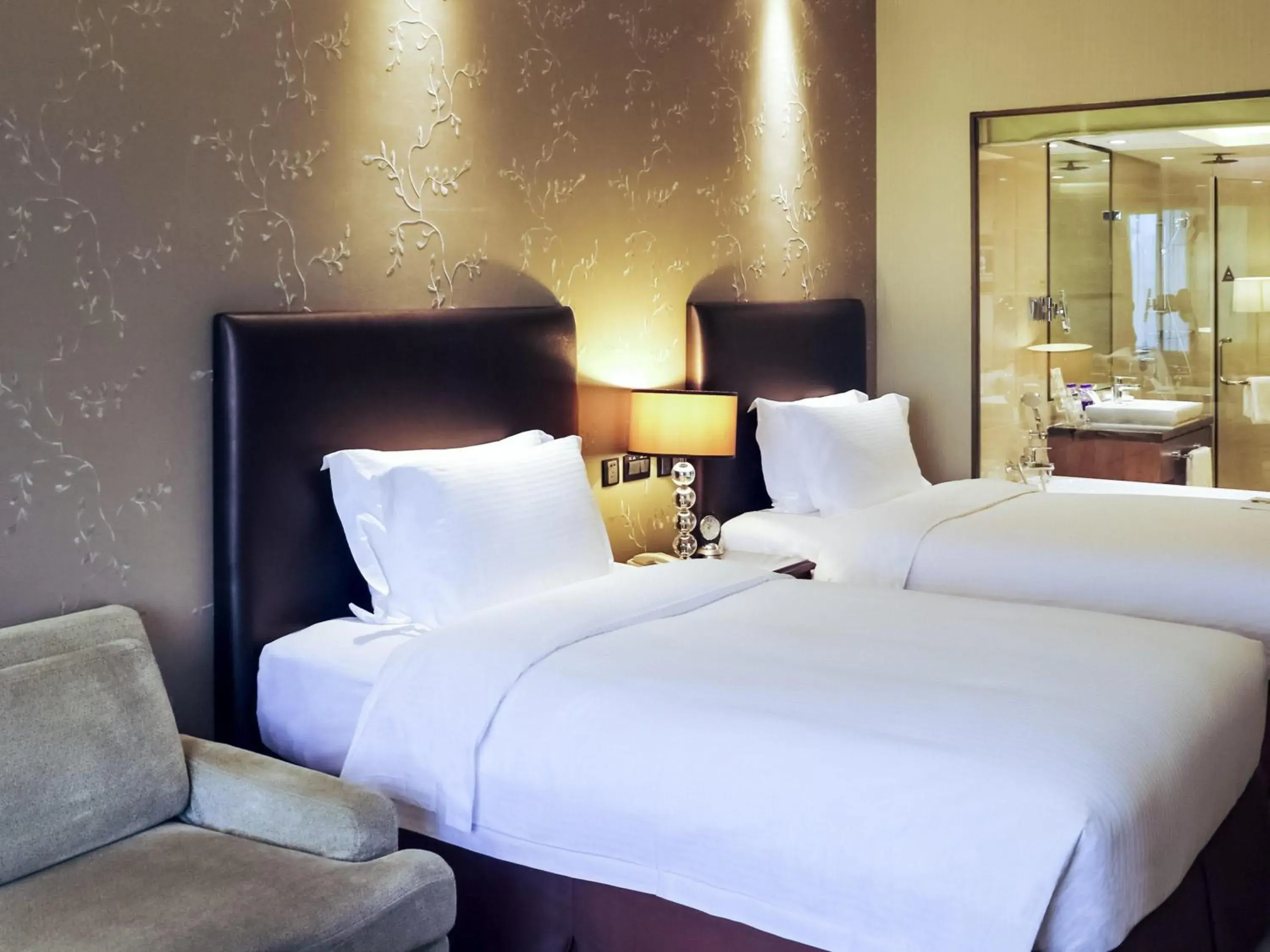 Executive Twin Room - single occupancy in Grand Mercure Beijing Central - Next to Forbidden City, Wangfujing Street, Shopping Area, two Metro Stations Executive Twin Room - single occupancy in Grand Mercure Beijing Central - Next to Forbidden City, Wangfujing Street, Shopping Area, two Metro Stations