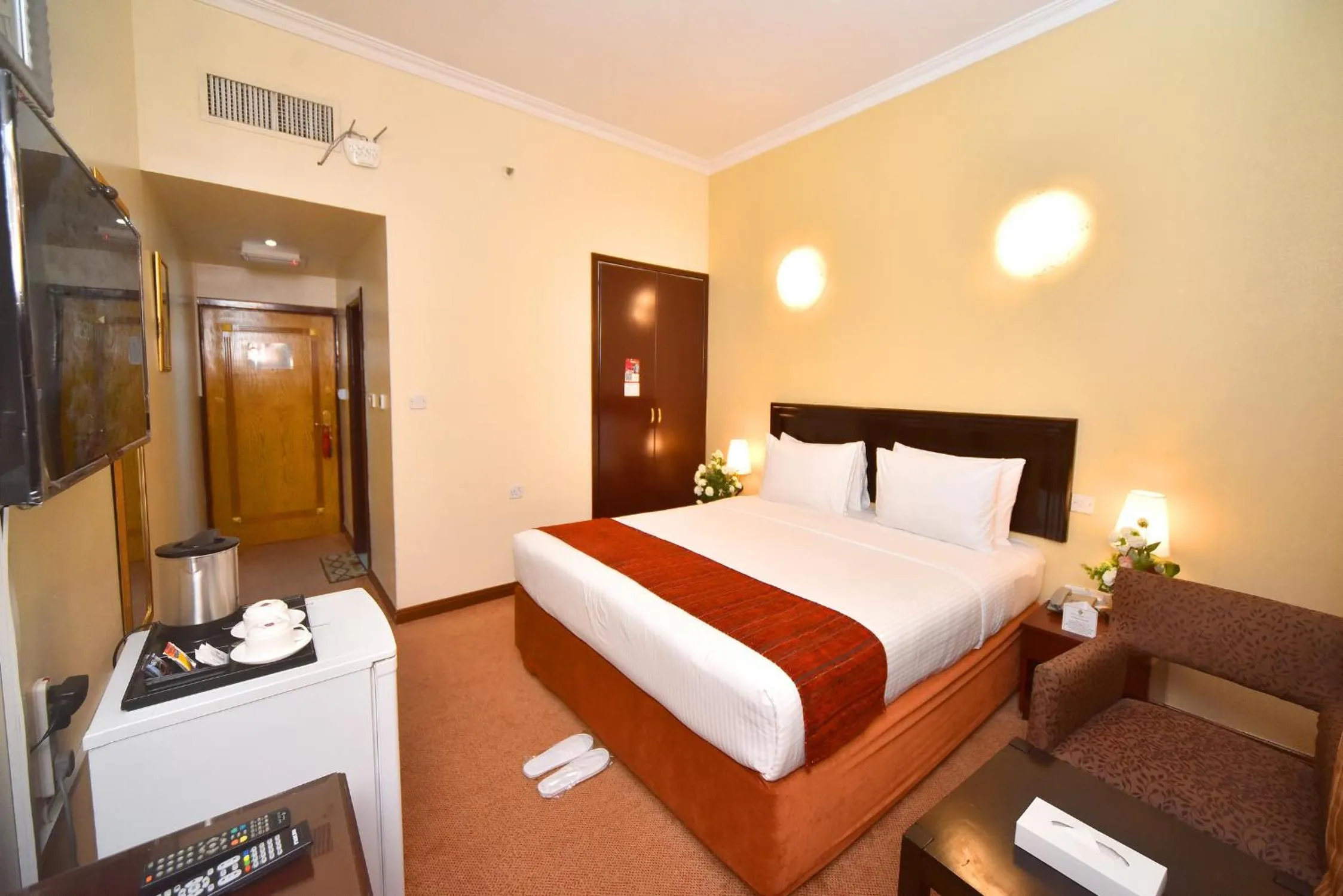 Bedroom, Bed in Nejoum Al Emarat