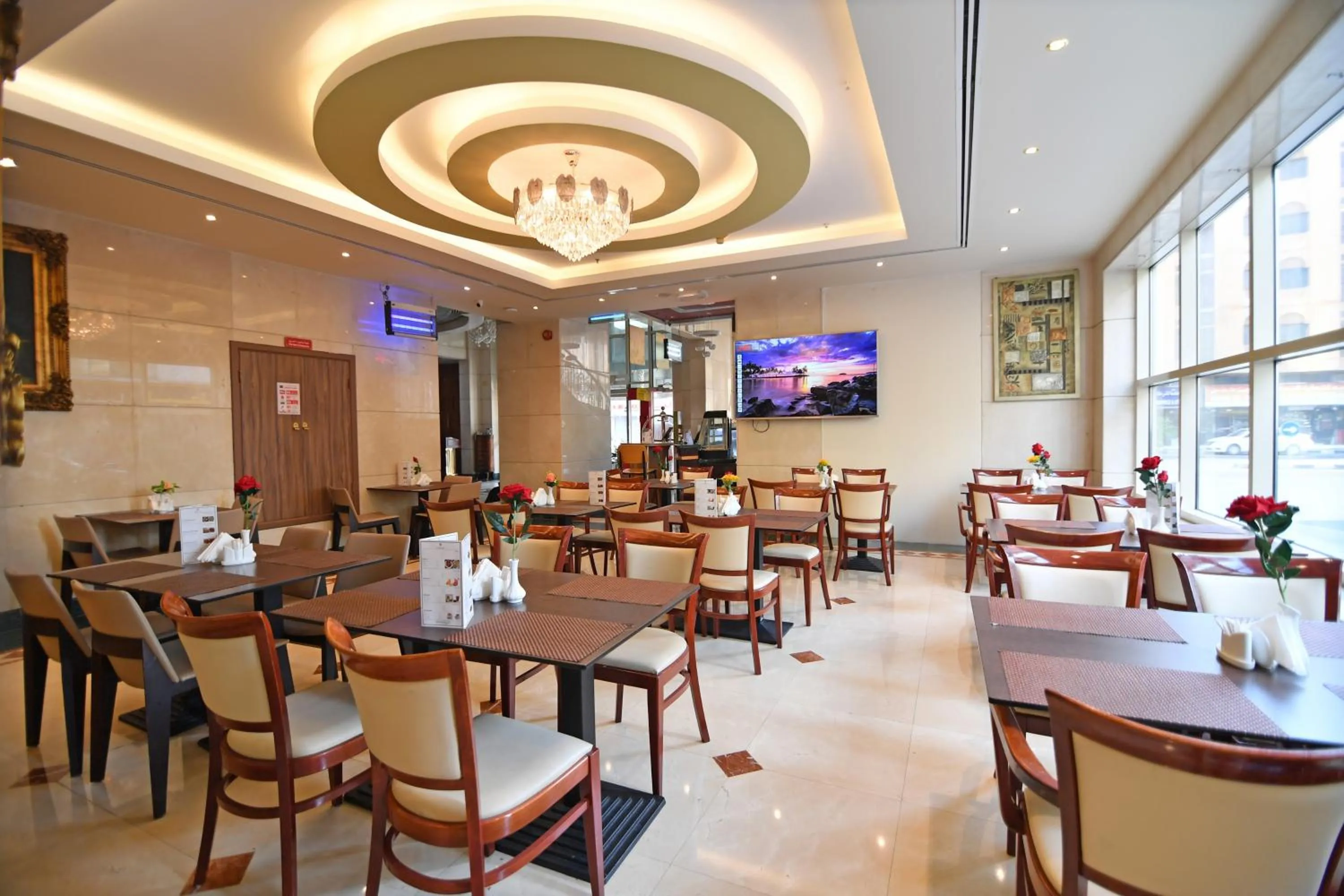 Restaurant/places to eat in Nejoum Al Emarat