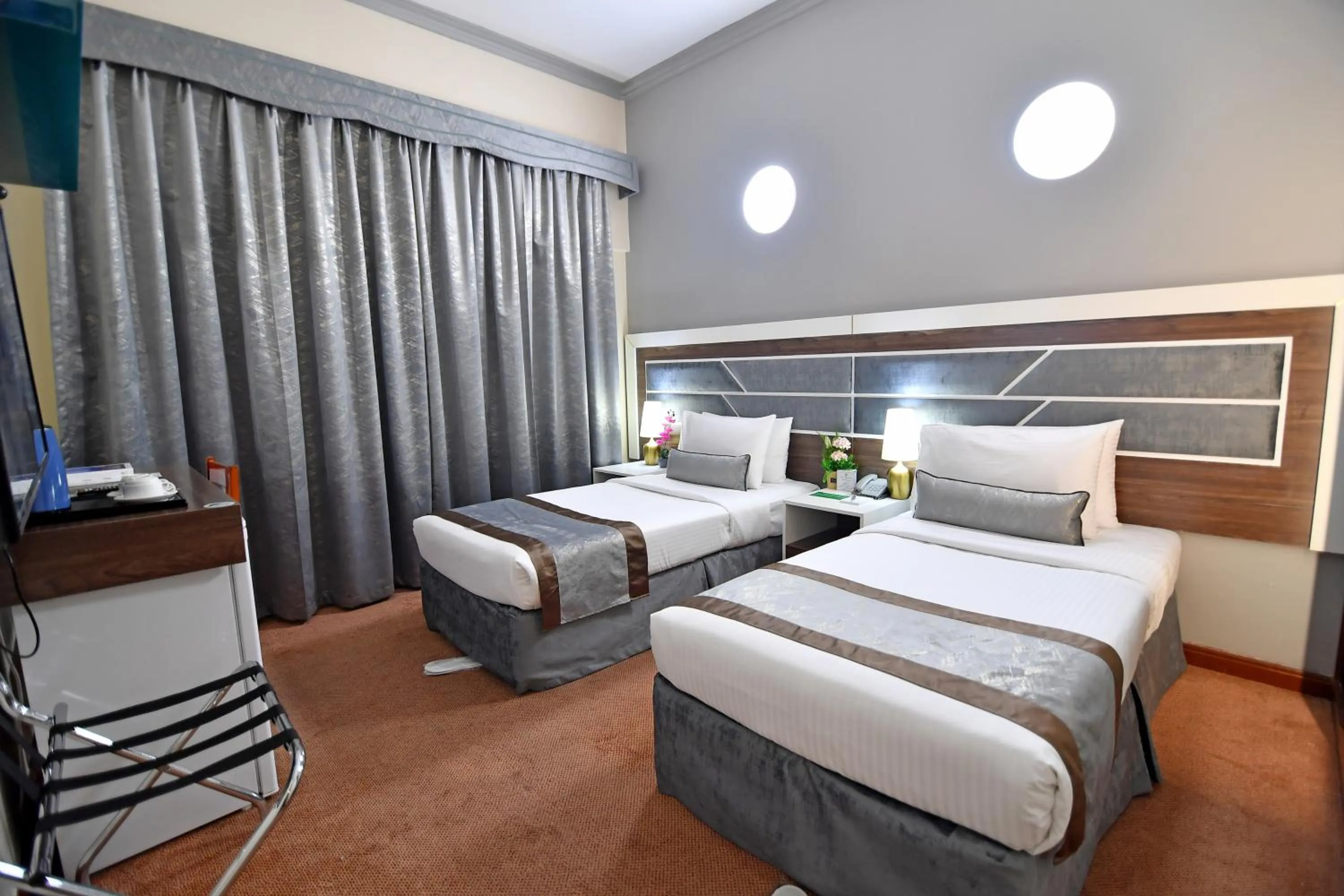 Bedroom, Bed in Nejoum Al Emarat