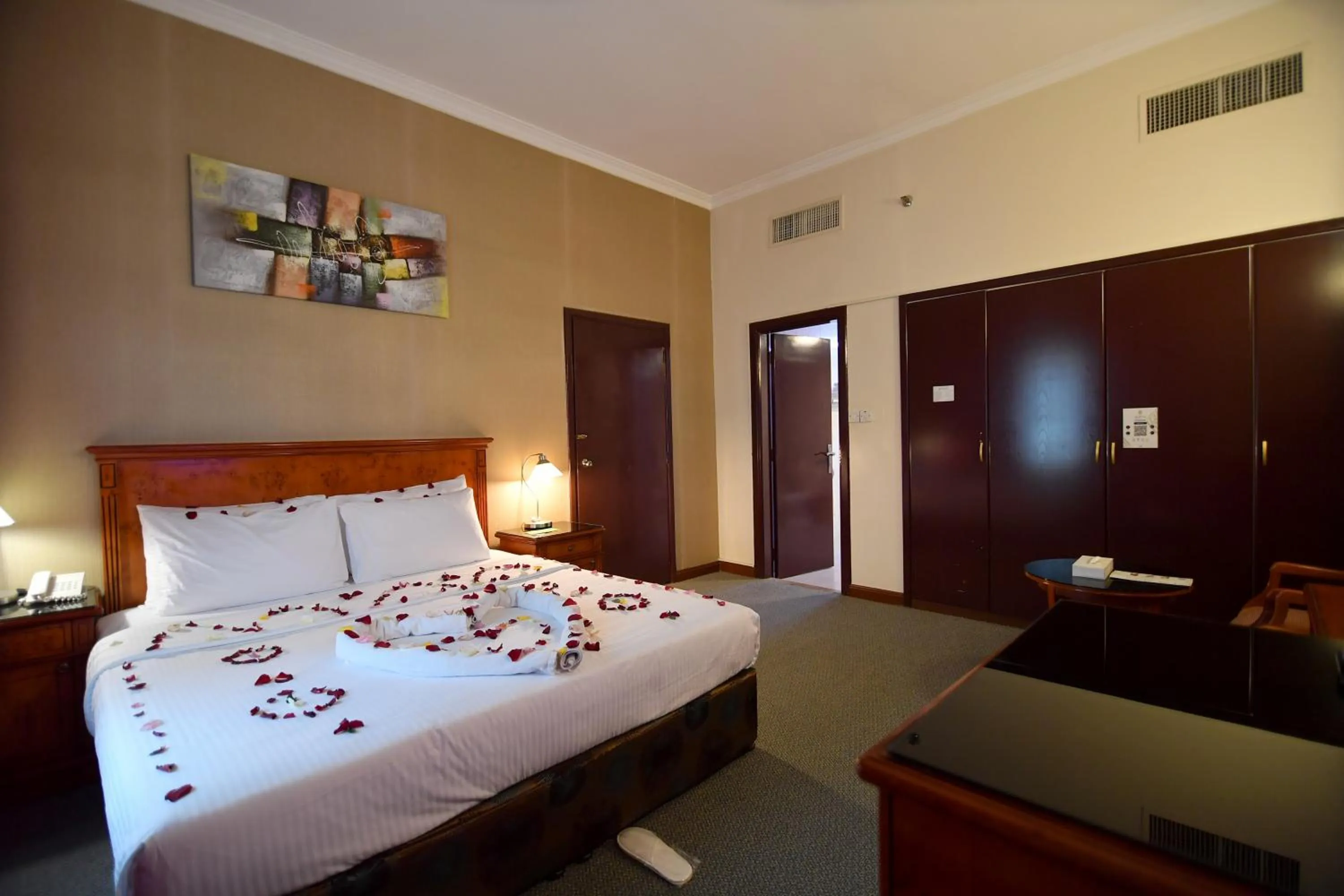 Photo of the whole room, Bed in Nejoum Al Emarat