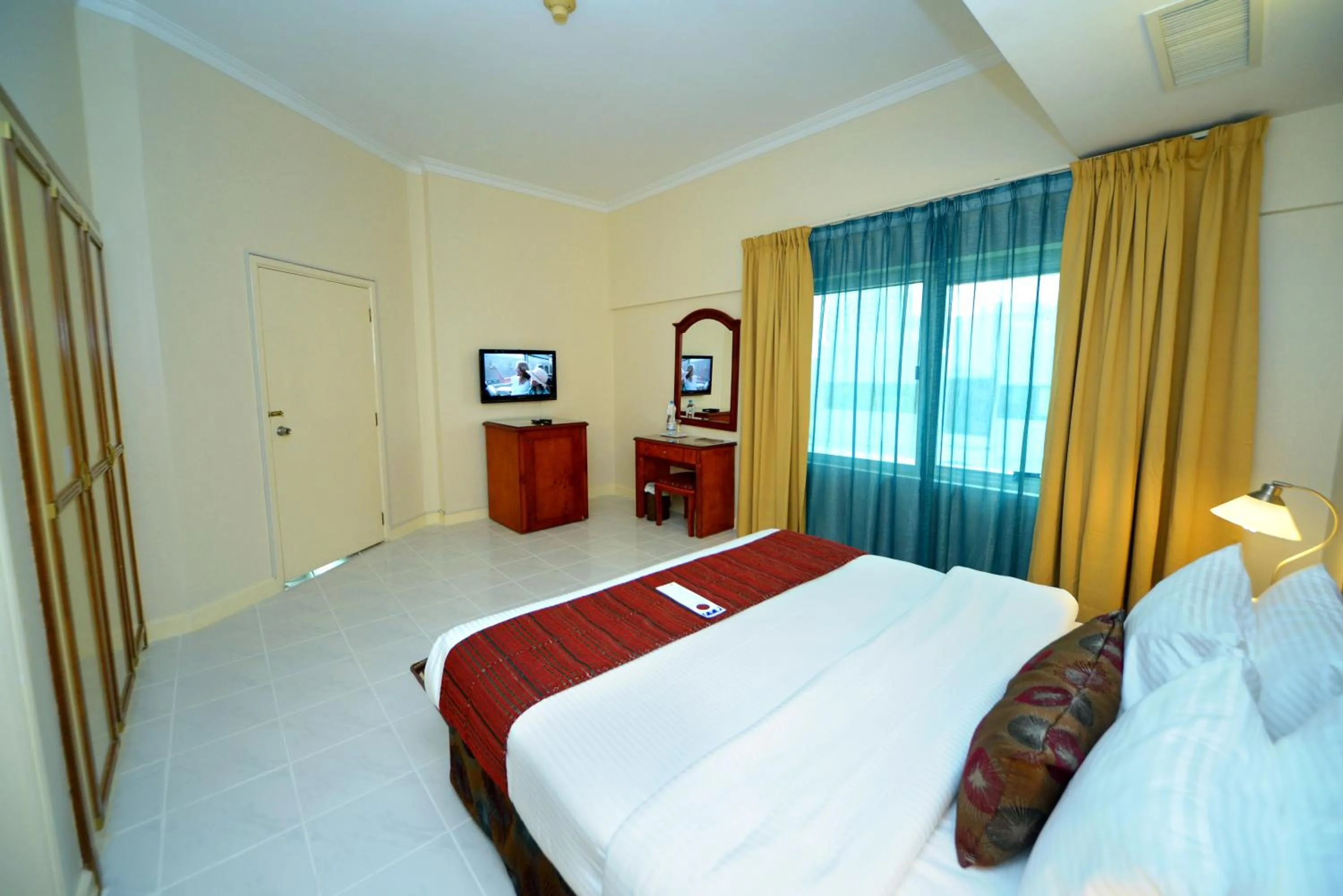 Bedroom, Bed in Nejoum Al Emarat