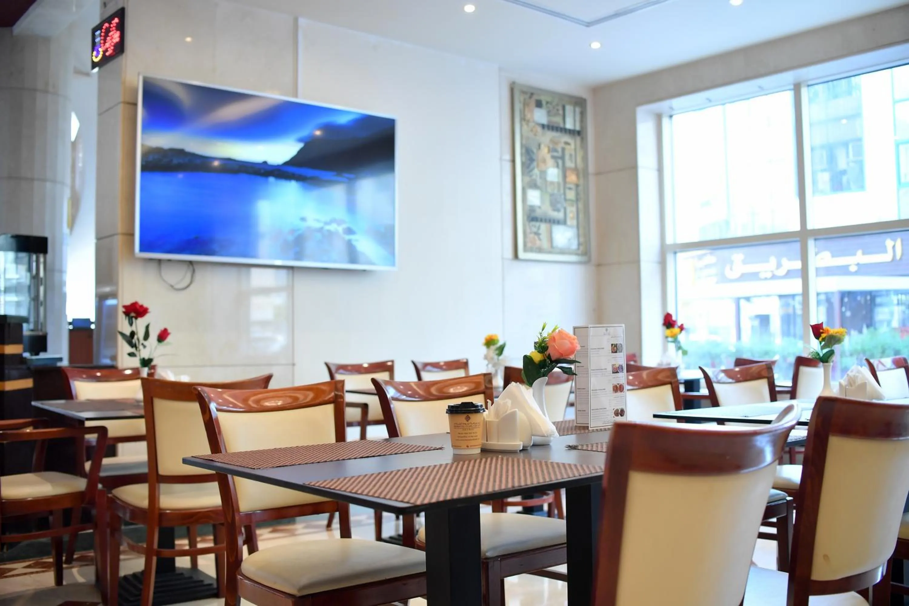 Restaurant/places to eat in Nejoum Al Emarat