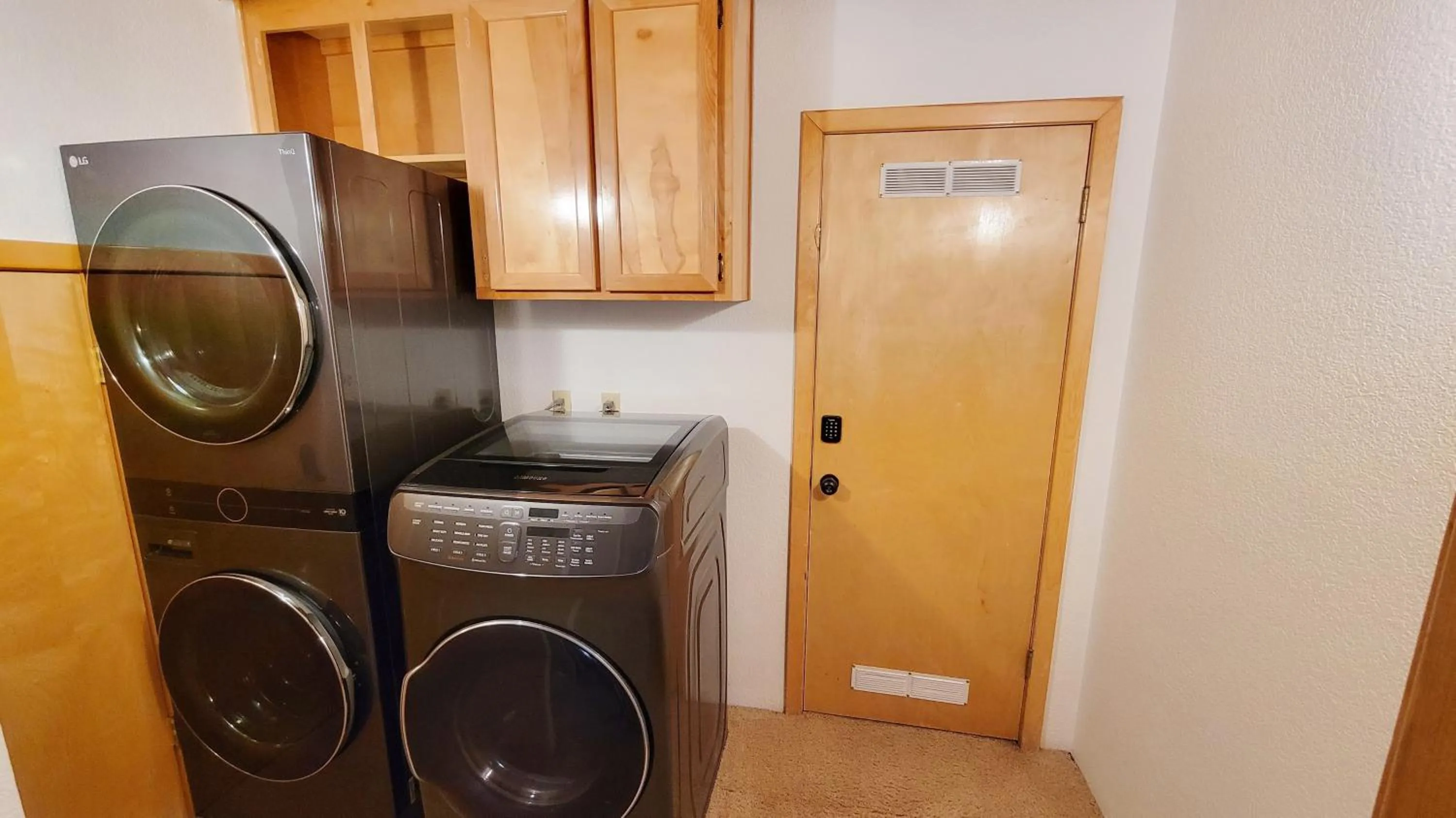 laundry in Kid's Paradise! Ball Pit 2 Lofts Lakeview 5 bd, 3ba