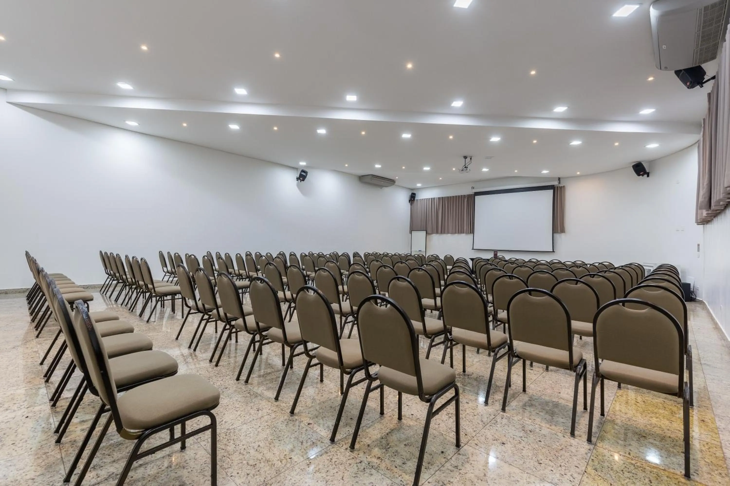 Meeting/conference room in Nohotel Premium Americana