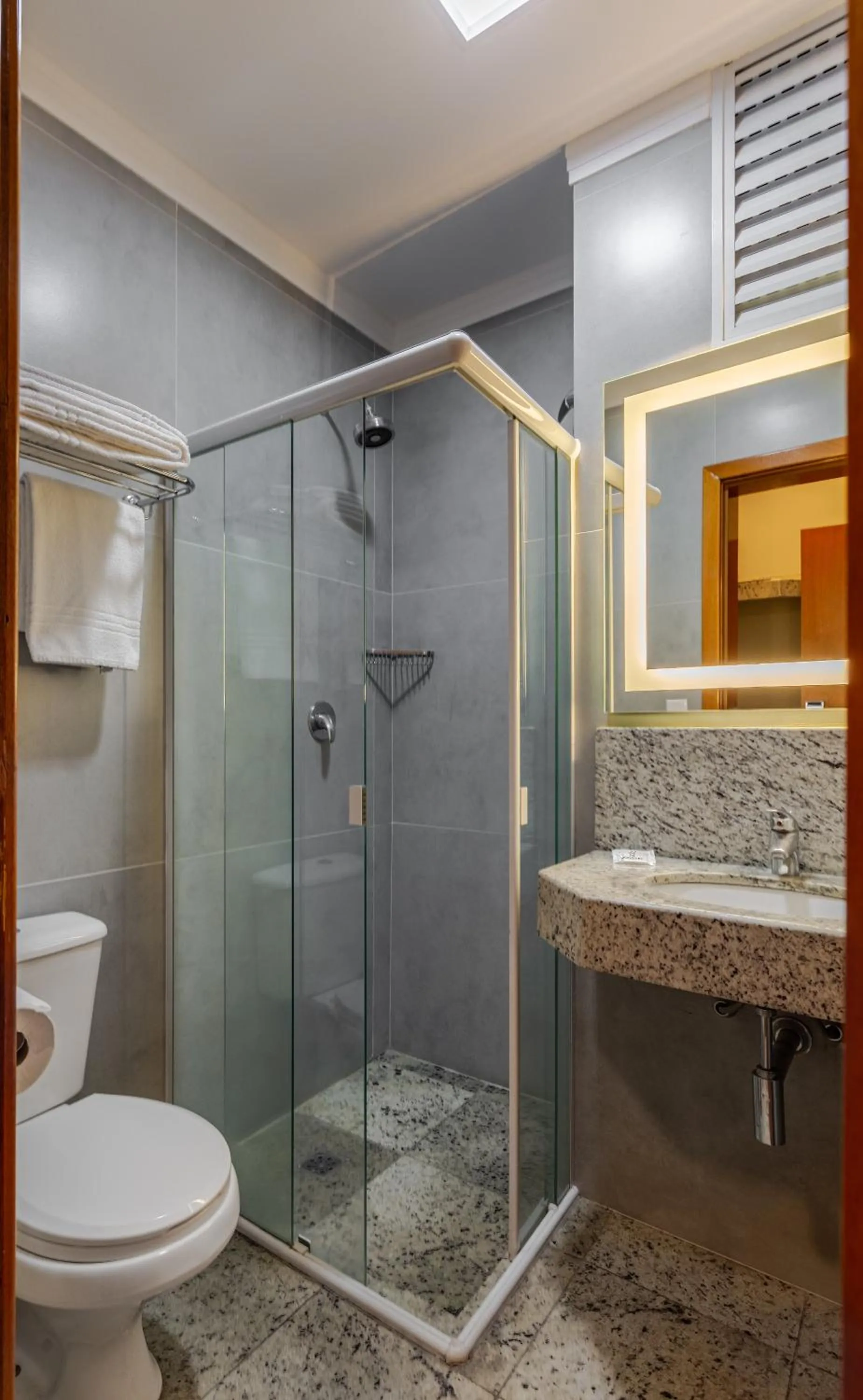 Bathroom in Nohotel Premium Americana