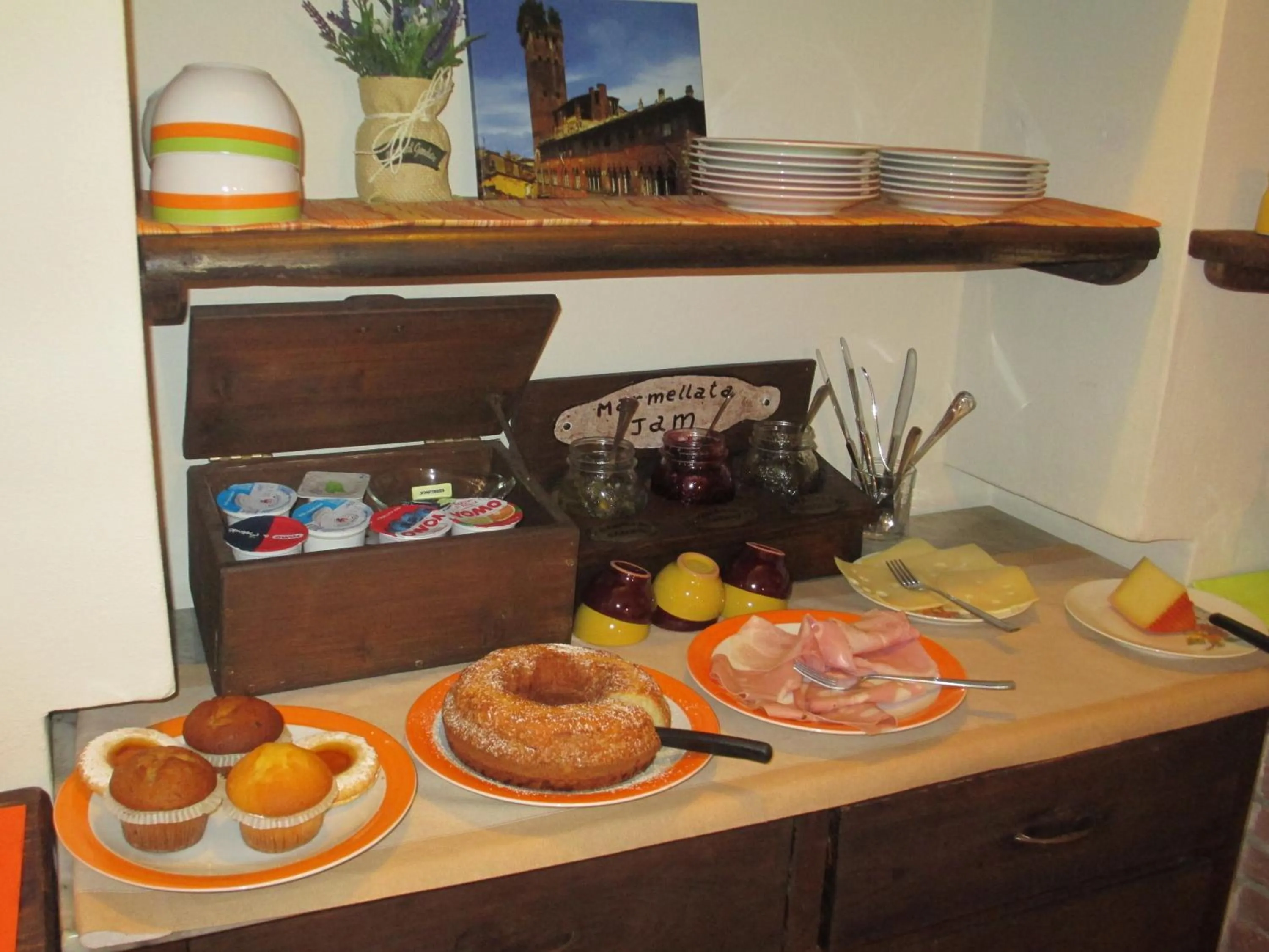 Buffet breakfast in Bed & Breakfast Lucca Fora