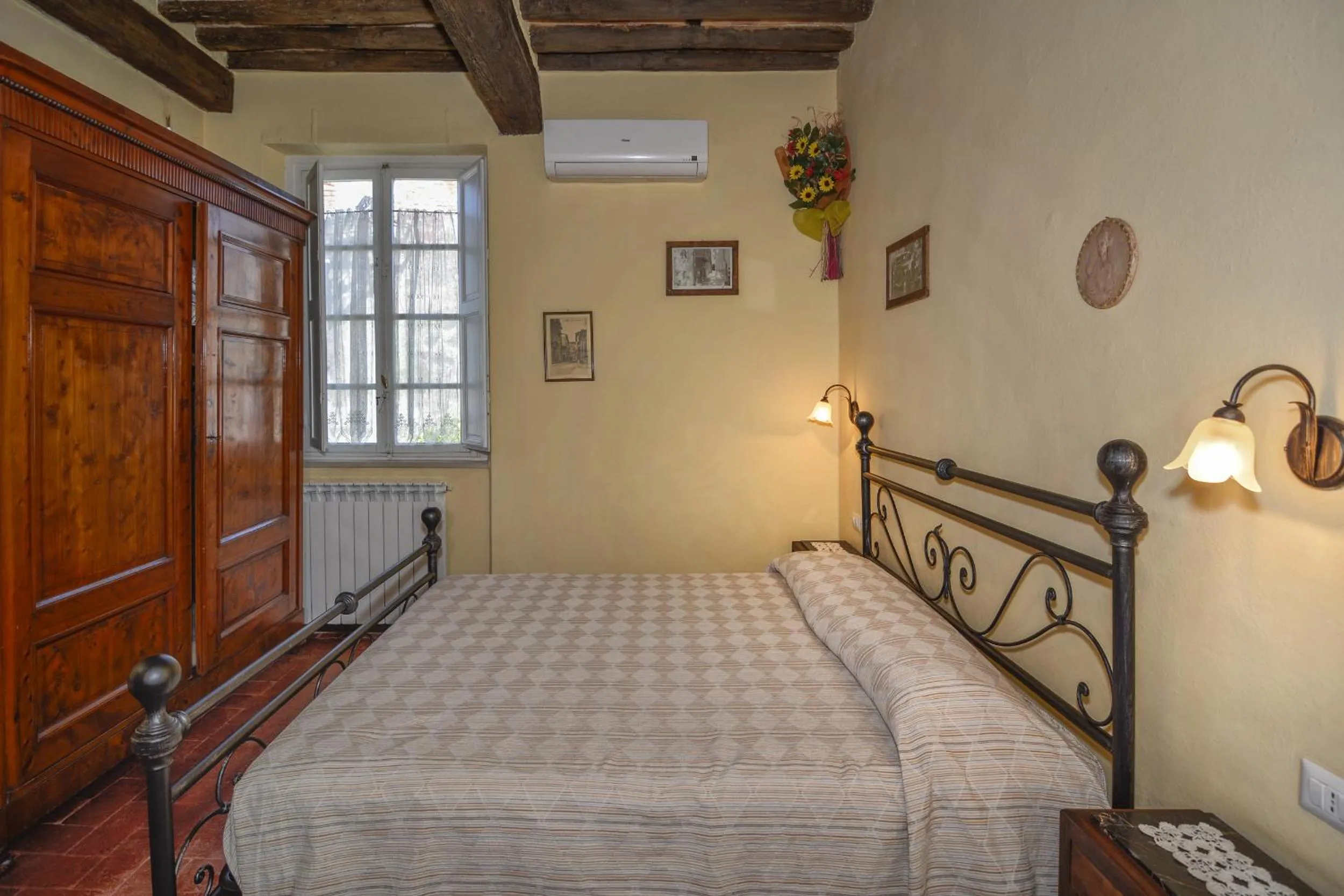 Bed in Bed & Breakfast Lucca Fora