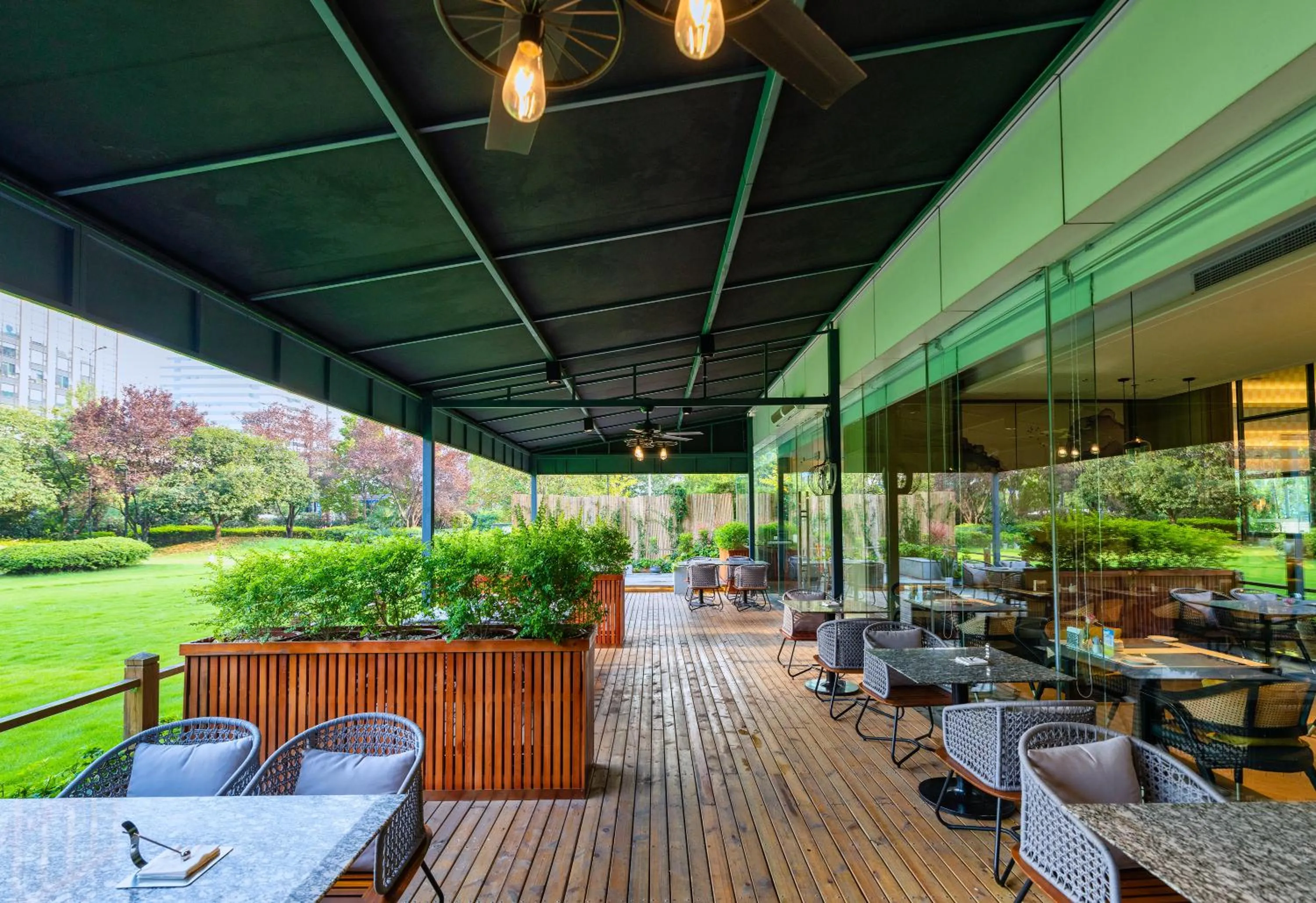 Restaurant/places to eat in Grand Metropark Hotel Hangzhou