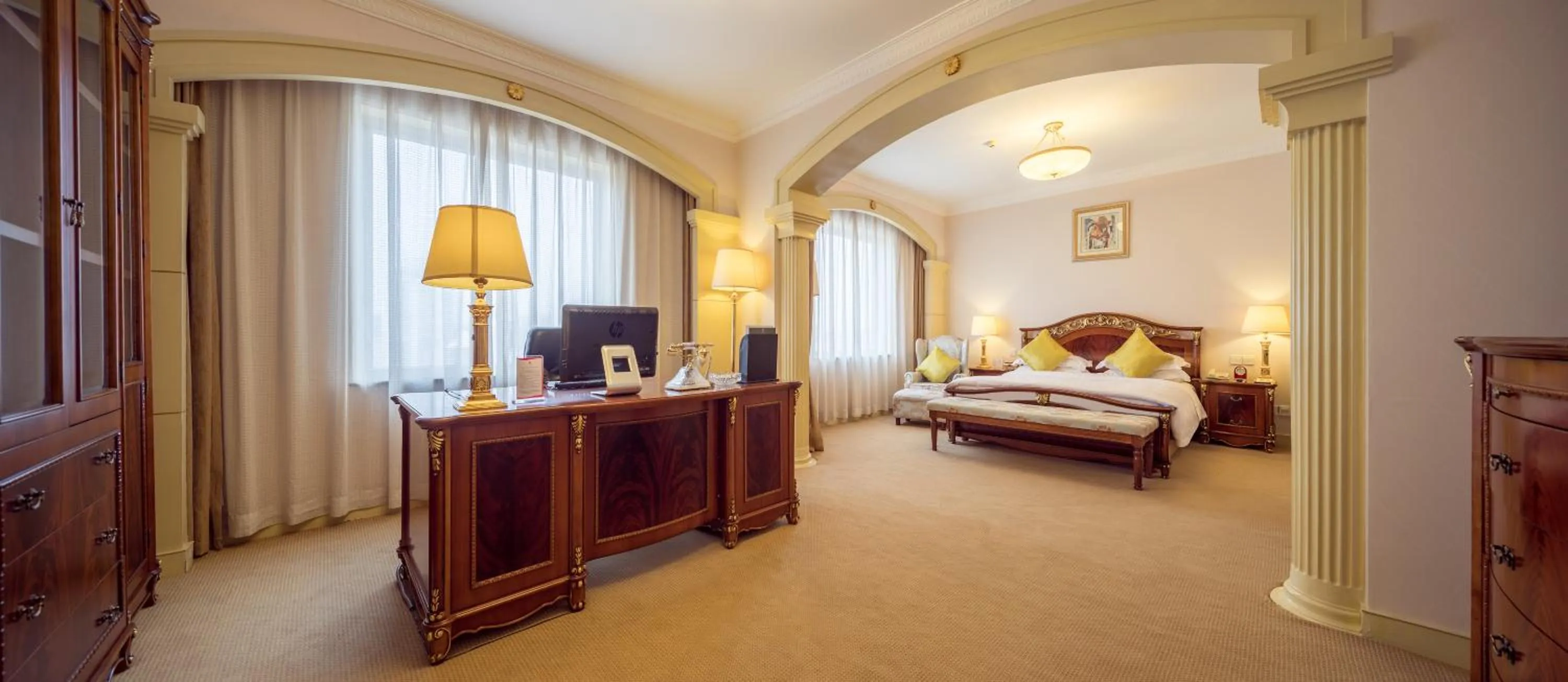 Bed in Grand Metropark Hotel Hangzhou