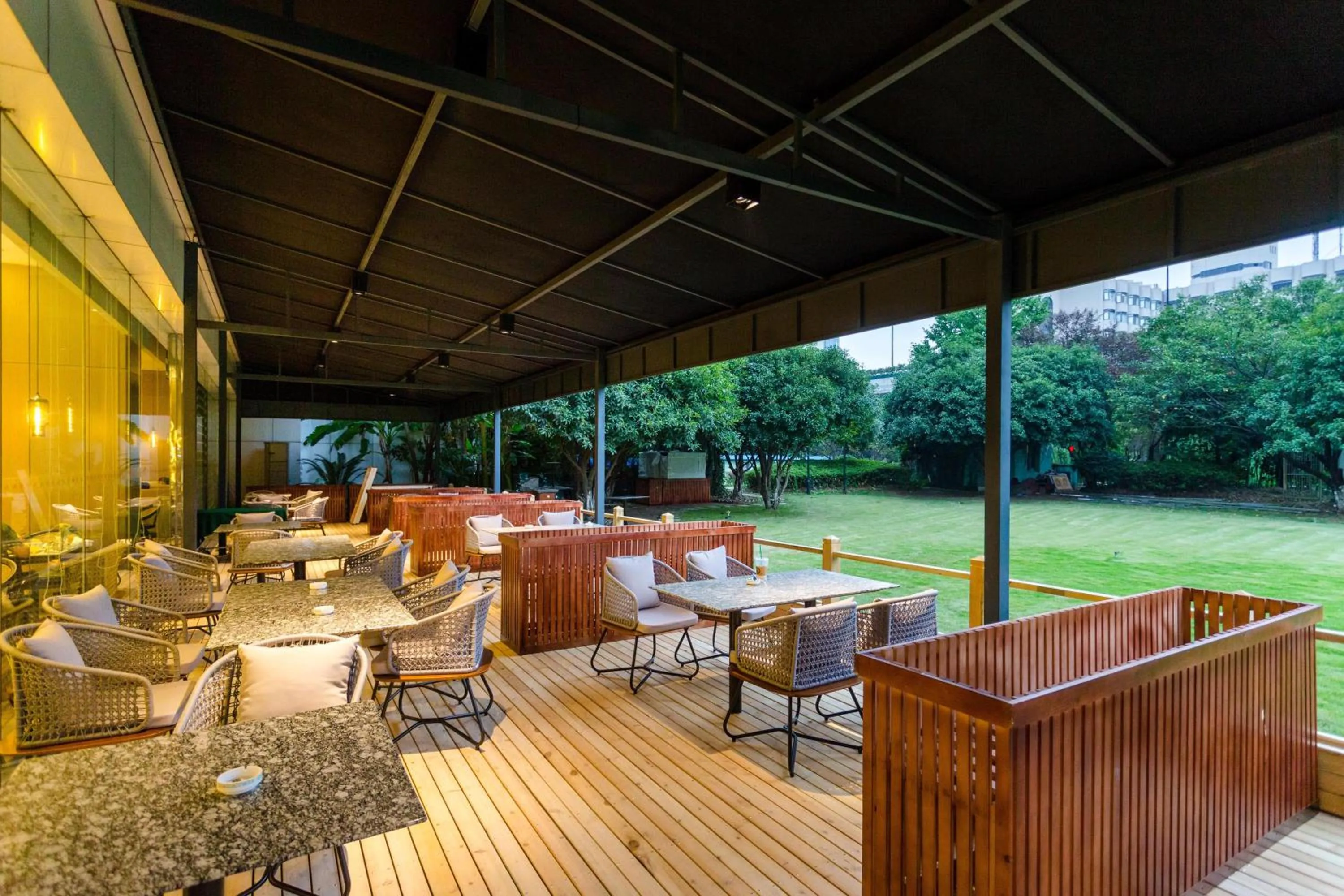 Restaurant/places to eat in Grand Metropark Hotel Hangzhou