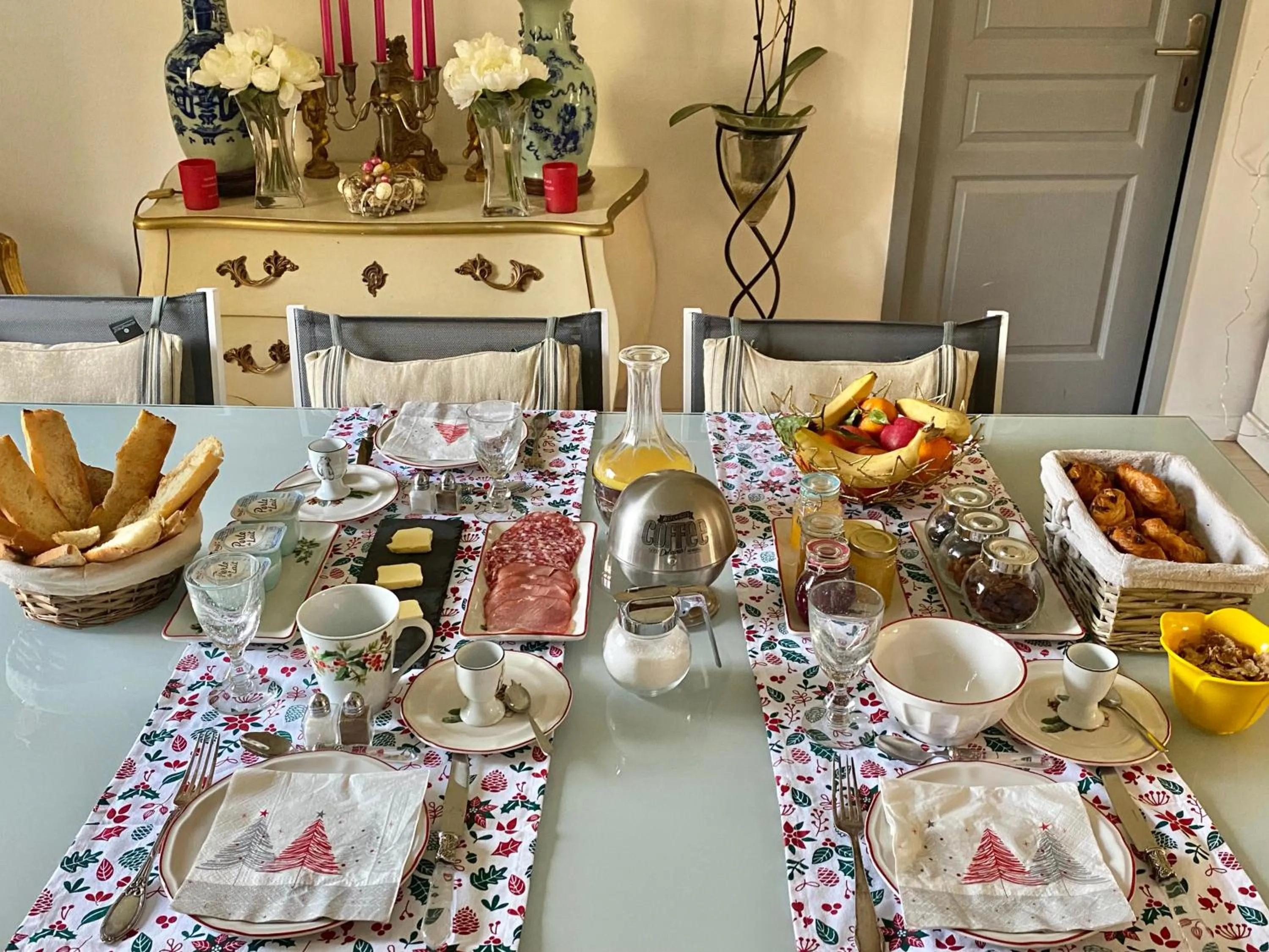 Breakfast in « CARPE DIEM »