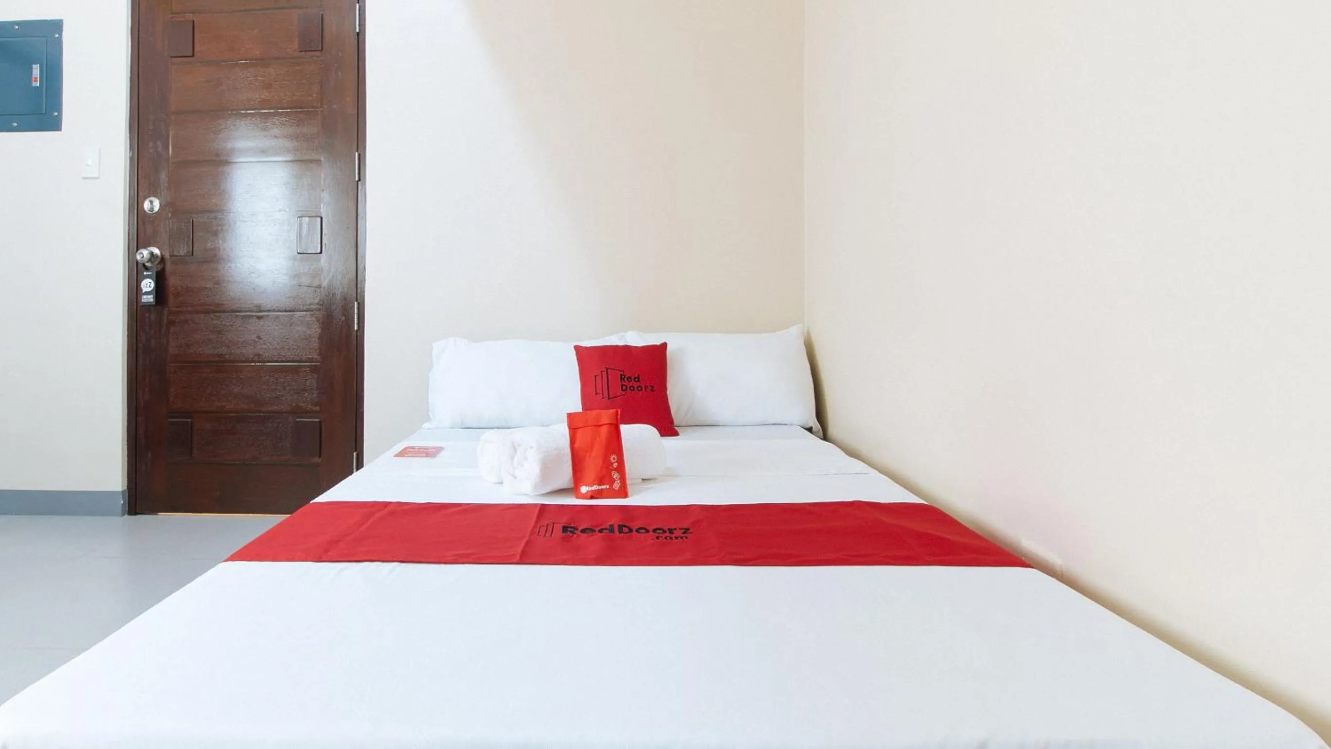 Bed in RedDoorz Plus @ Torre De Manuel Residences 1