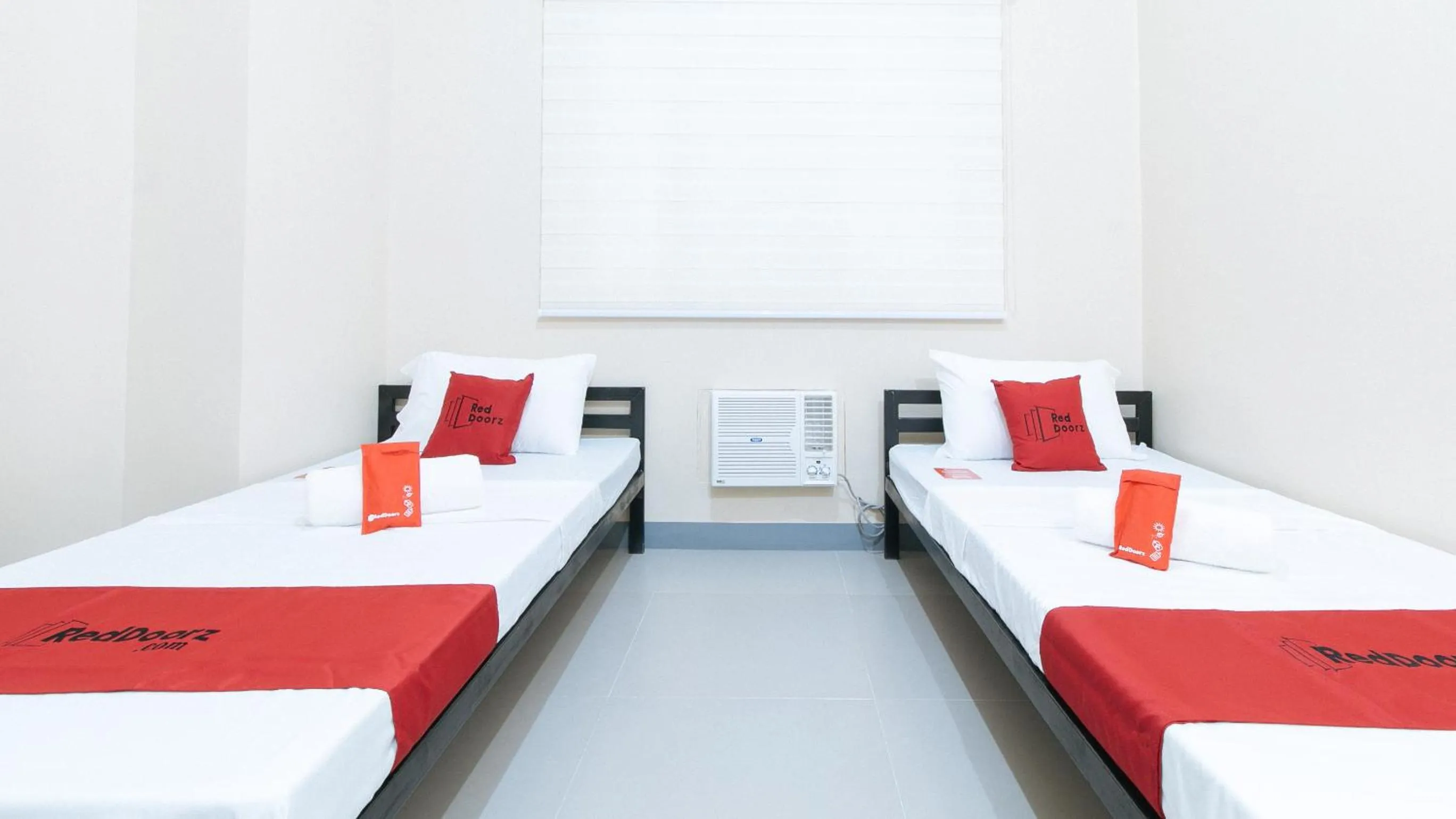 Bed in RedDoorz Plus @ Torre De Manuel Residences 1