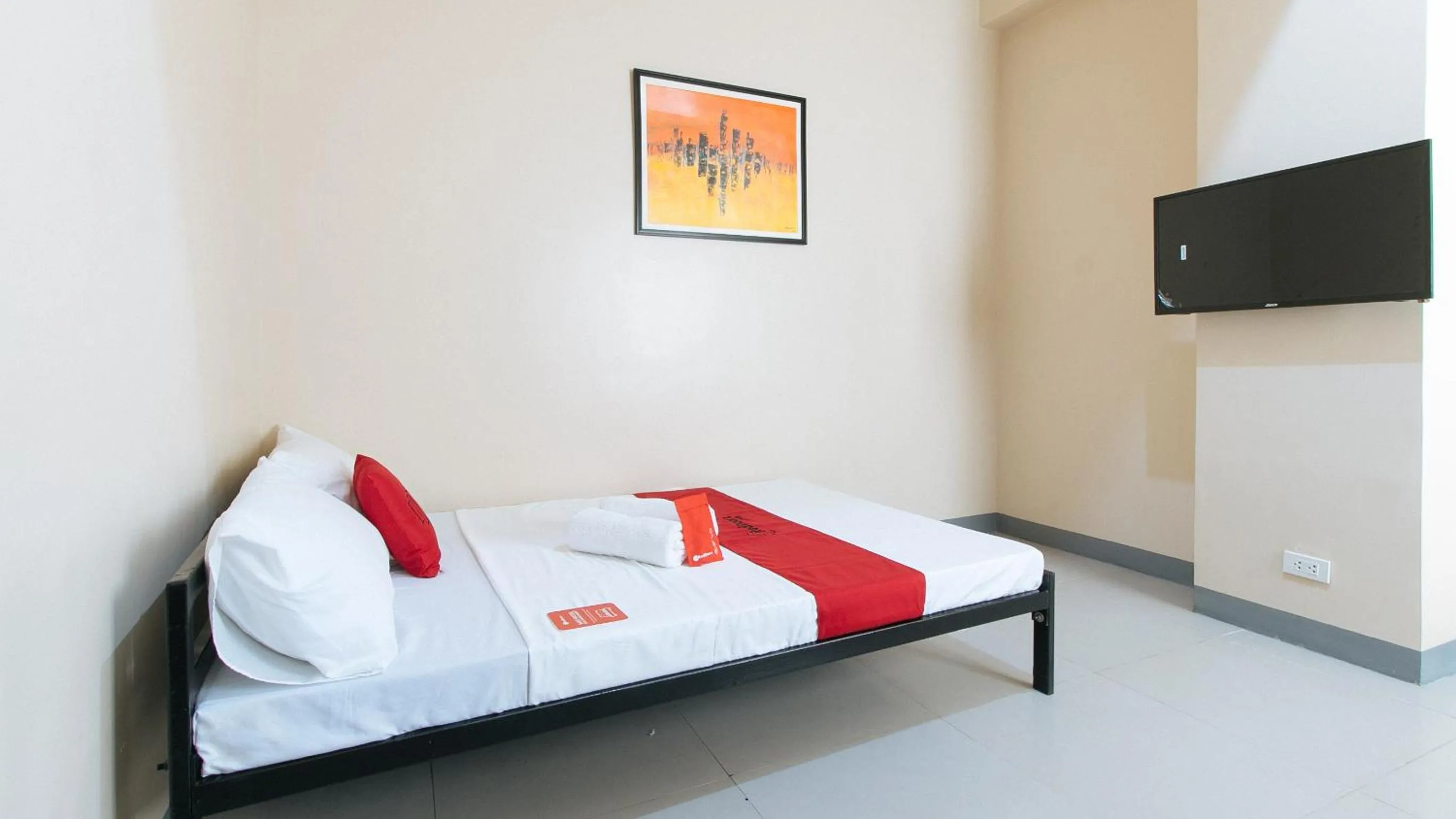 Bed in RedDoorz Plus @ Torre De Manuel Residences 1