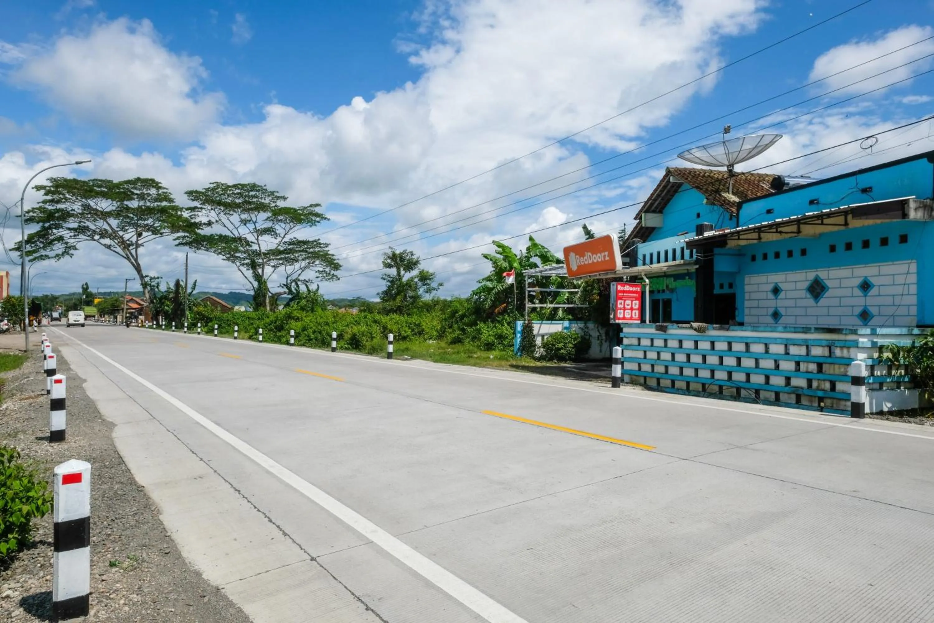 Facade/entrance in RedDoorz near RSUD Kebumen 2