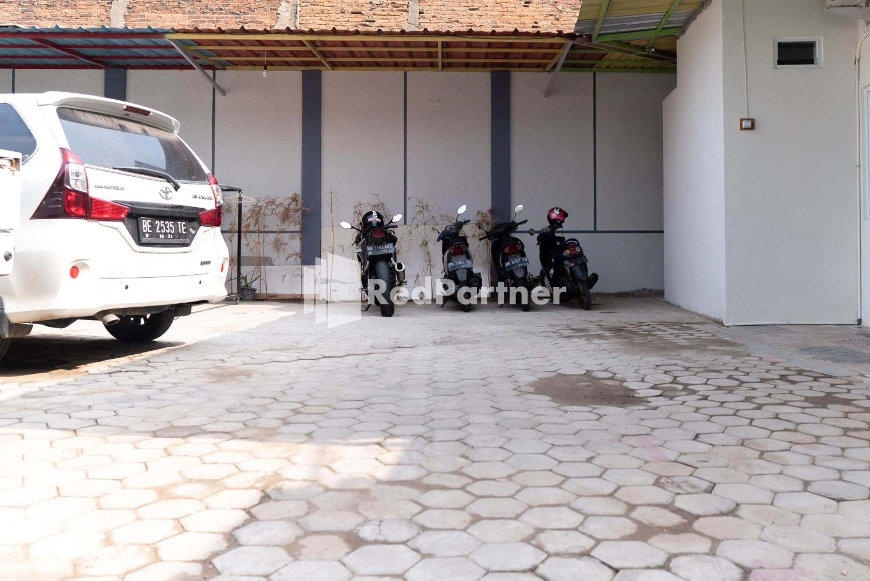 Parking in Wisma Narada 2 Lampung Mitra RedDoorz