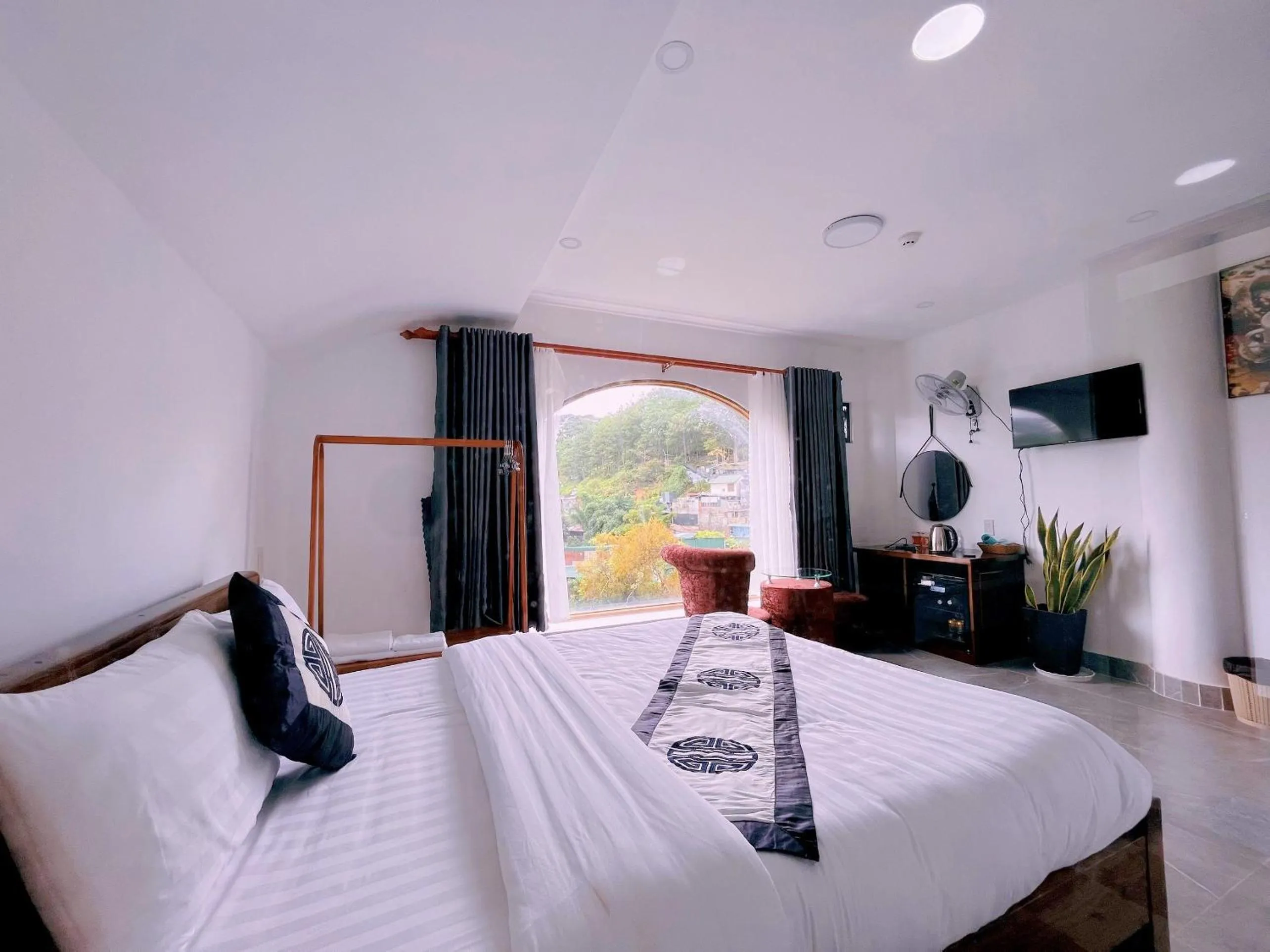 Photo of the whole room in Đà Lạt Cam ly Hotel