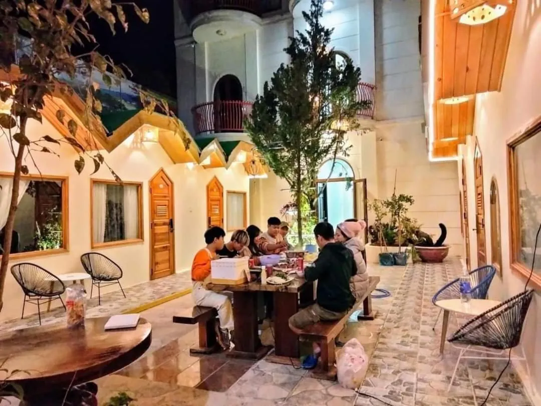 group of guests in Đà Lạt Cam ly Hotel