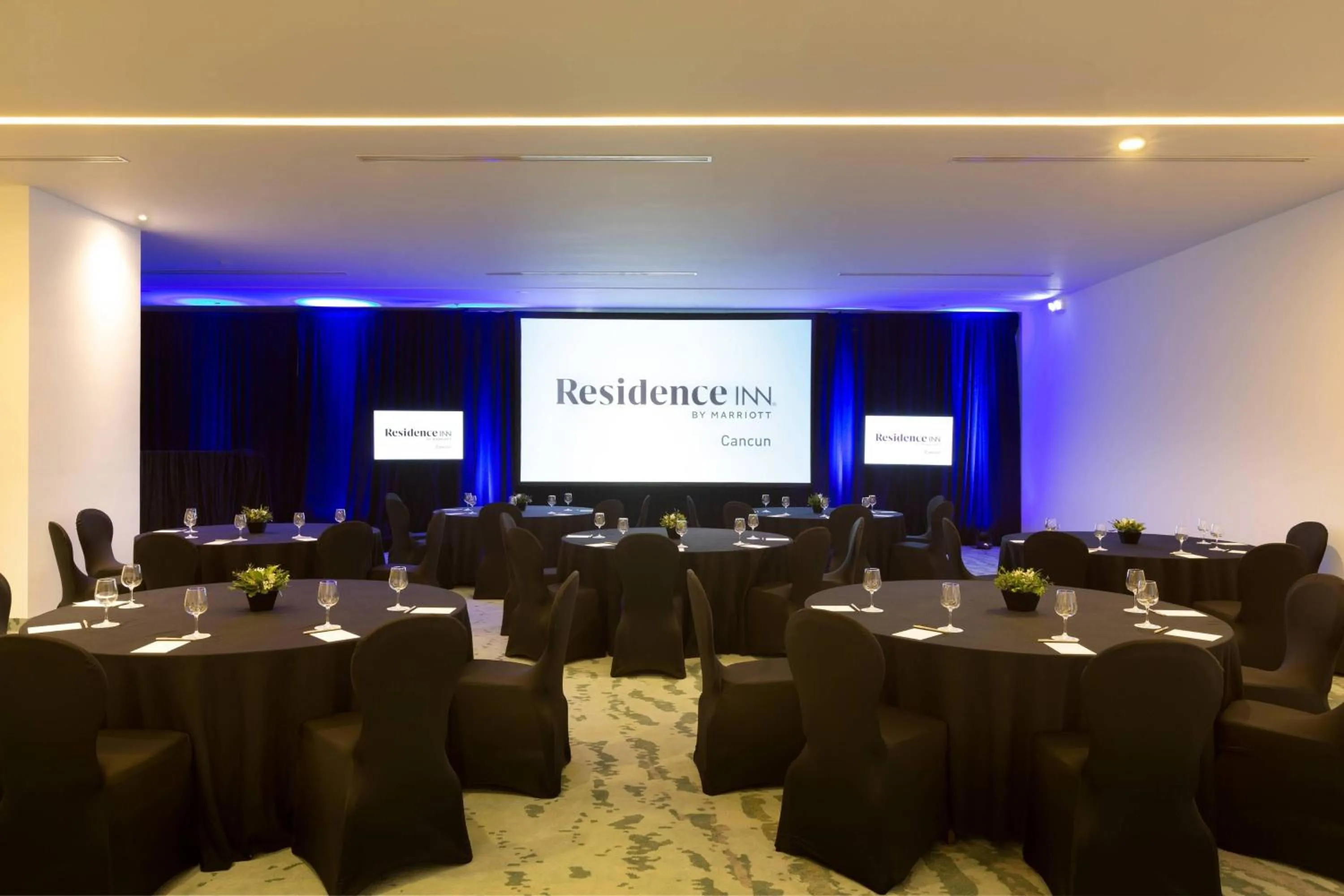 Meeting/conference room in Residence Inn by Marriott Cancun Hotel Zone