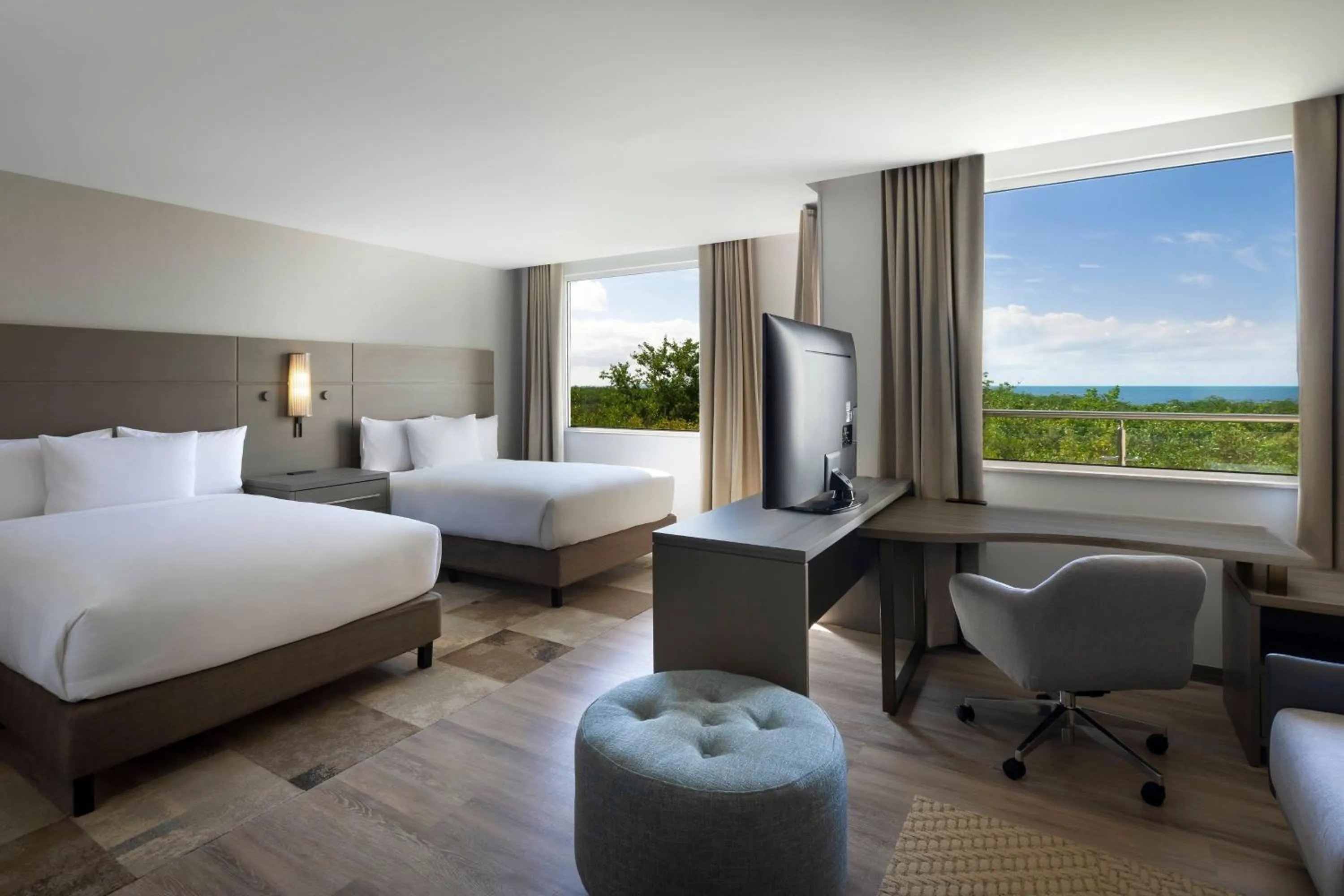 Photo of the whole room, Bed in Residence Inn by Marriott Cancun Hotel Zone