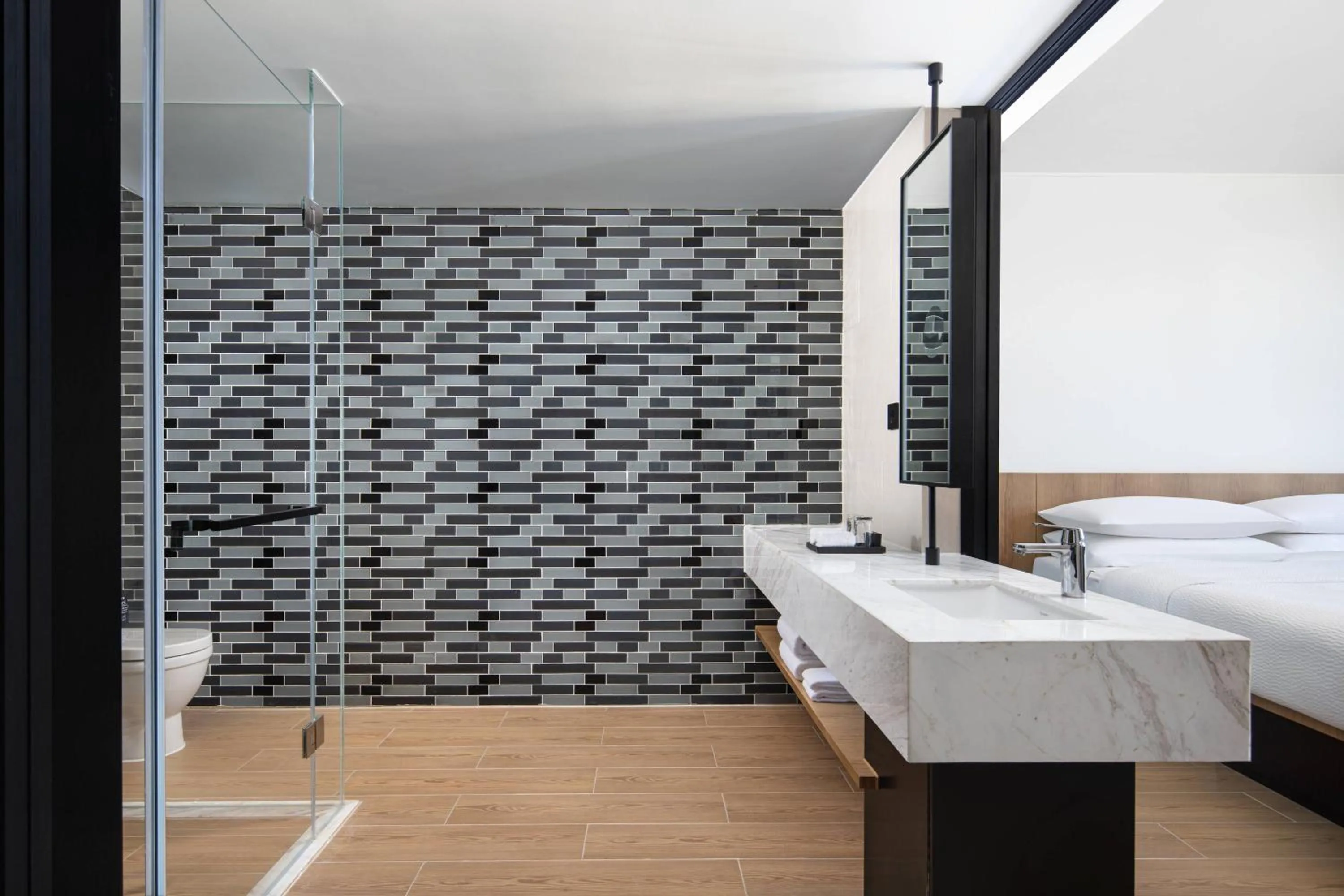 Bathroom, Bed in Fairfield by Marriott Guiyang Guanshanhu