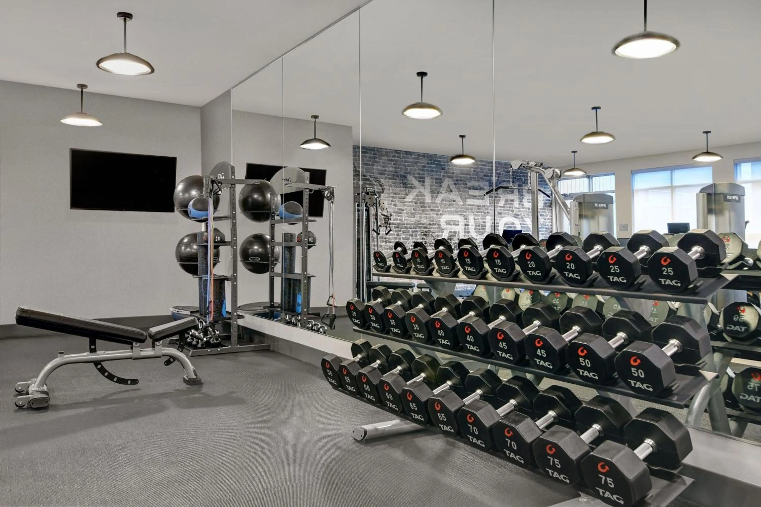Fitness centre/facilities in Courtyard by Marriott Hamilton