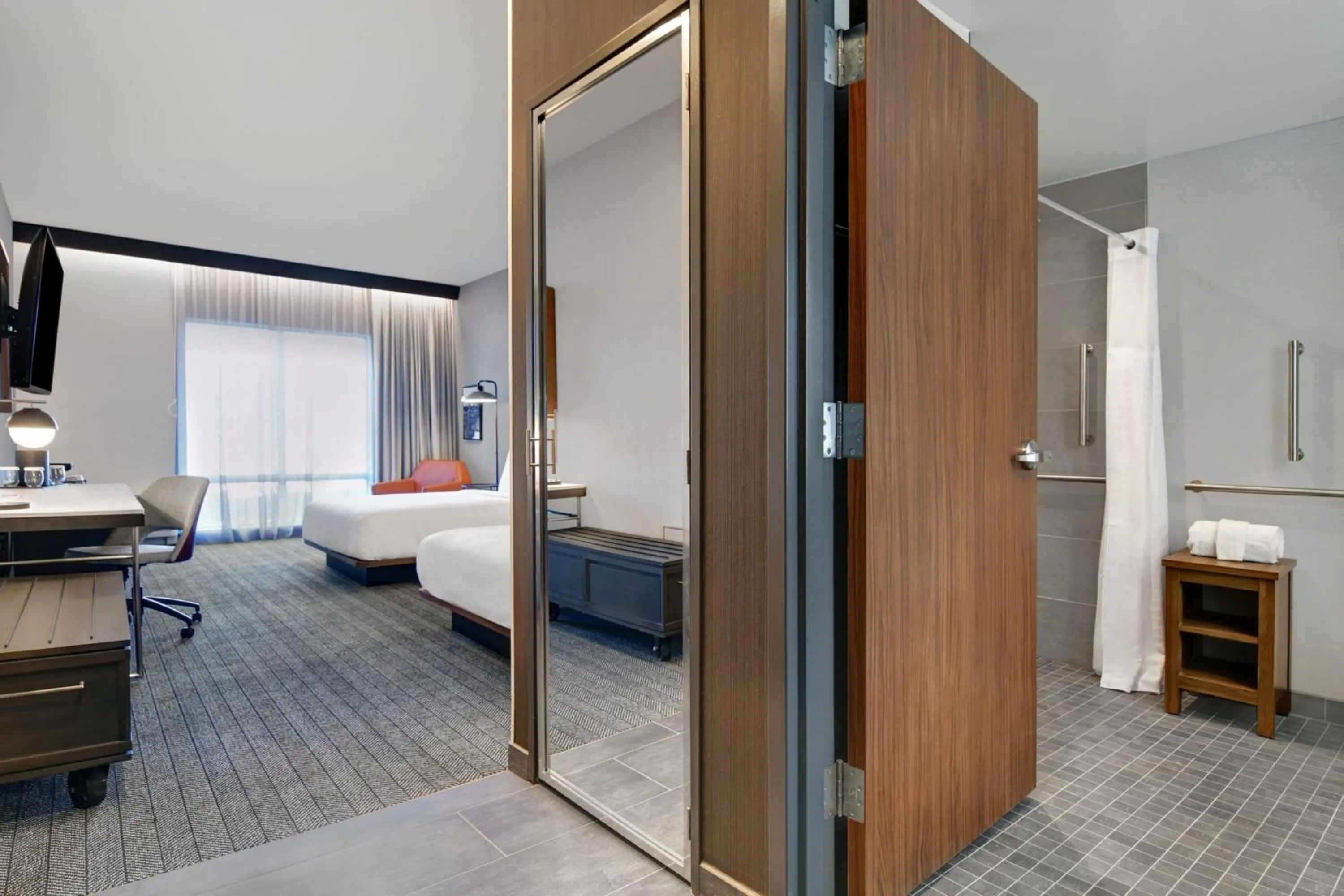 Photo of the whole room, Bed in Courtyard by Marriott Hamilton