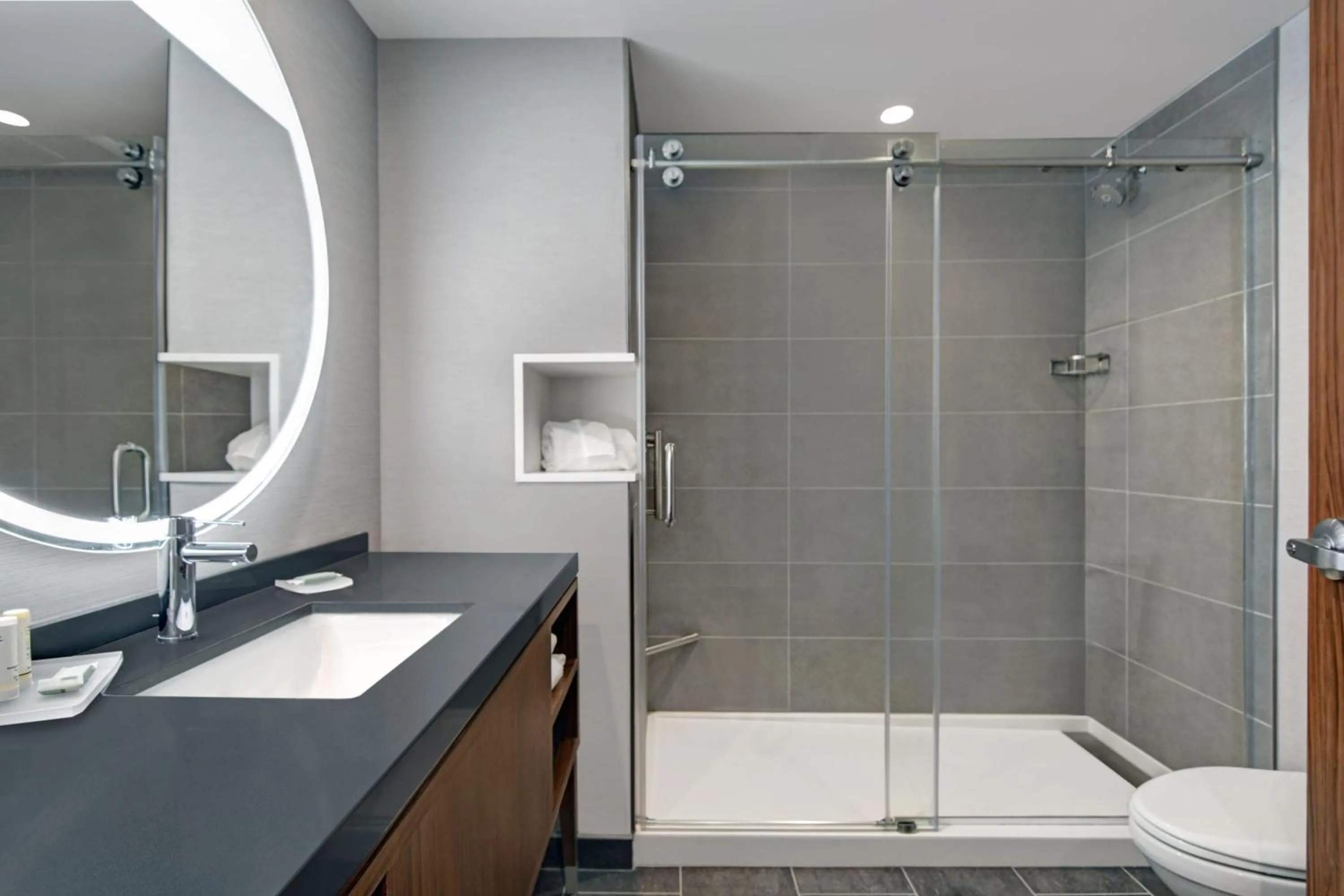 Bathroom in Courtyard by Marriott Hamilton