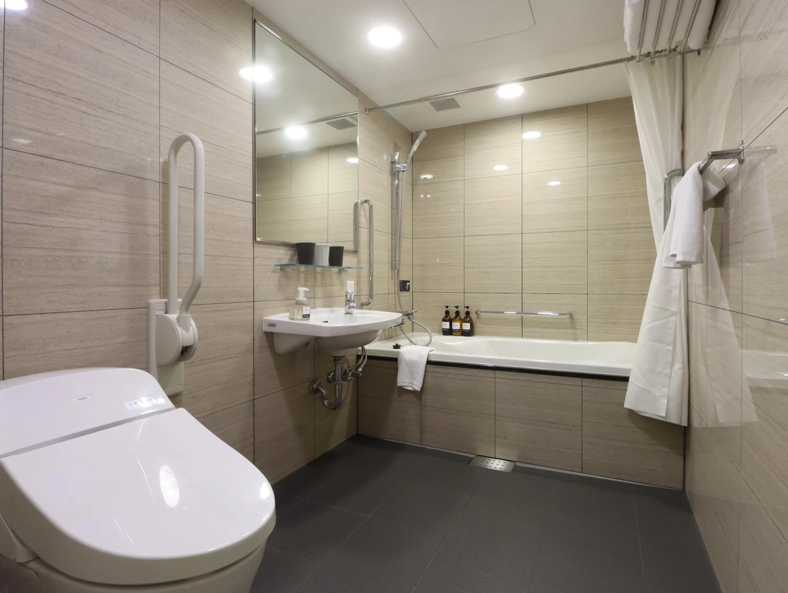 Photo of the whole room in Wander Kyoto Nanajo