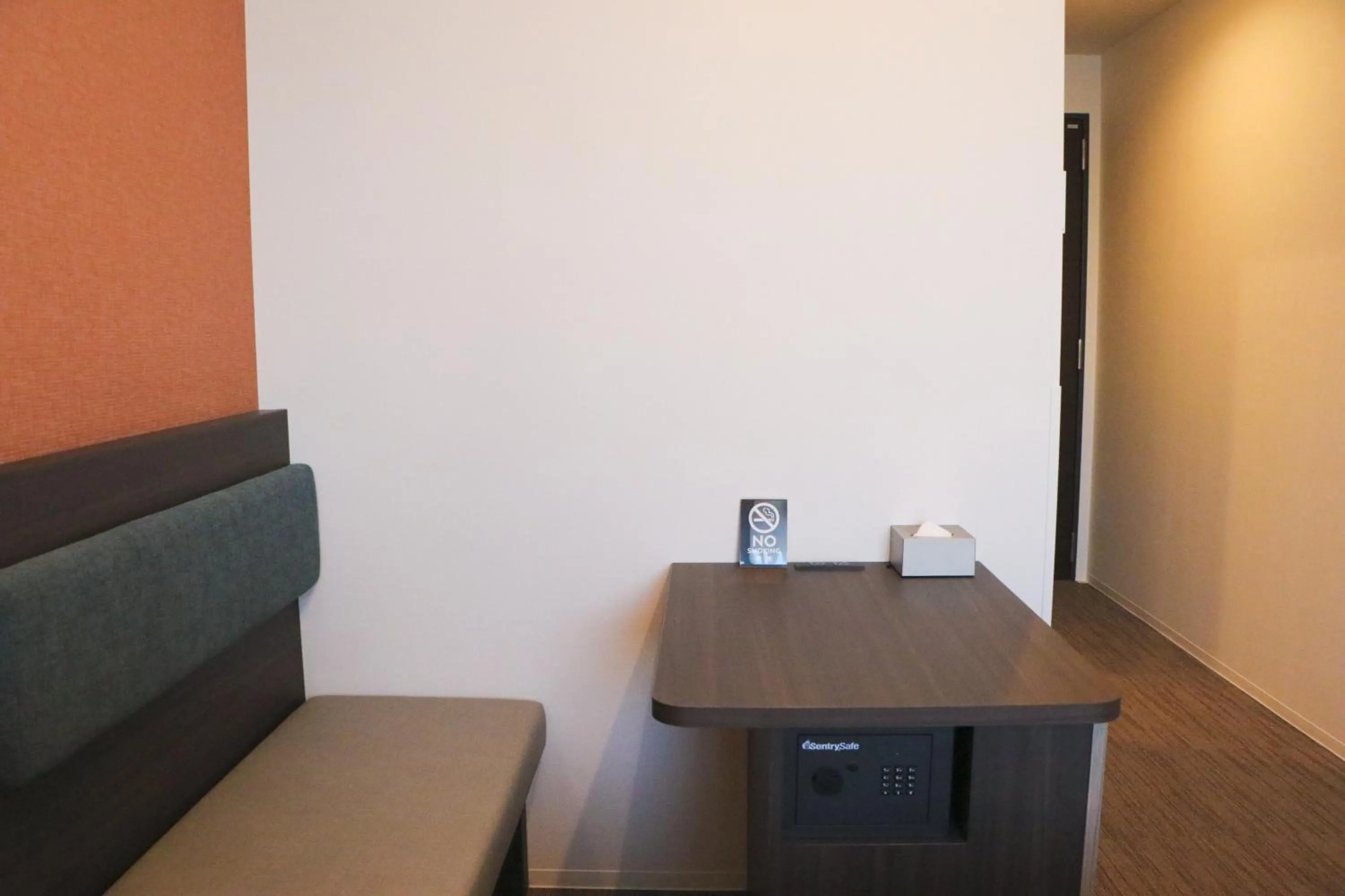 Photo of the whole room in Wander Kyoto Nanajo