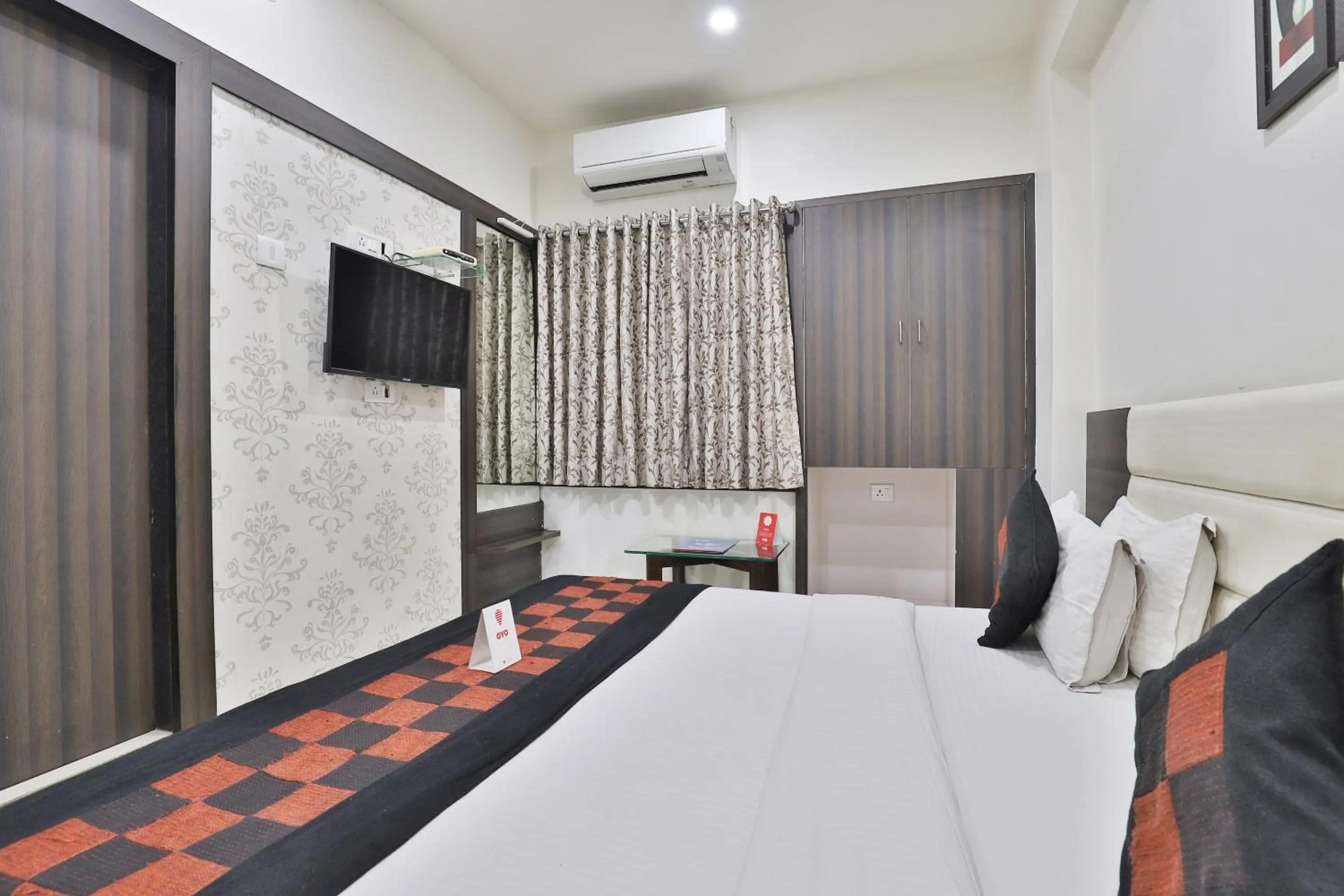 Bedroom in Hotel City Inn