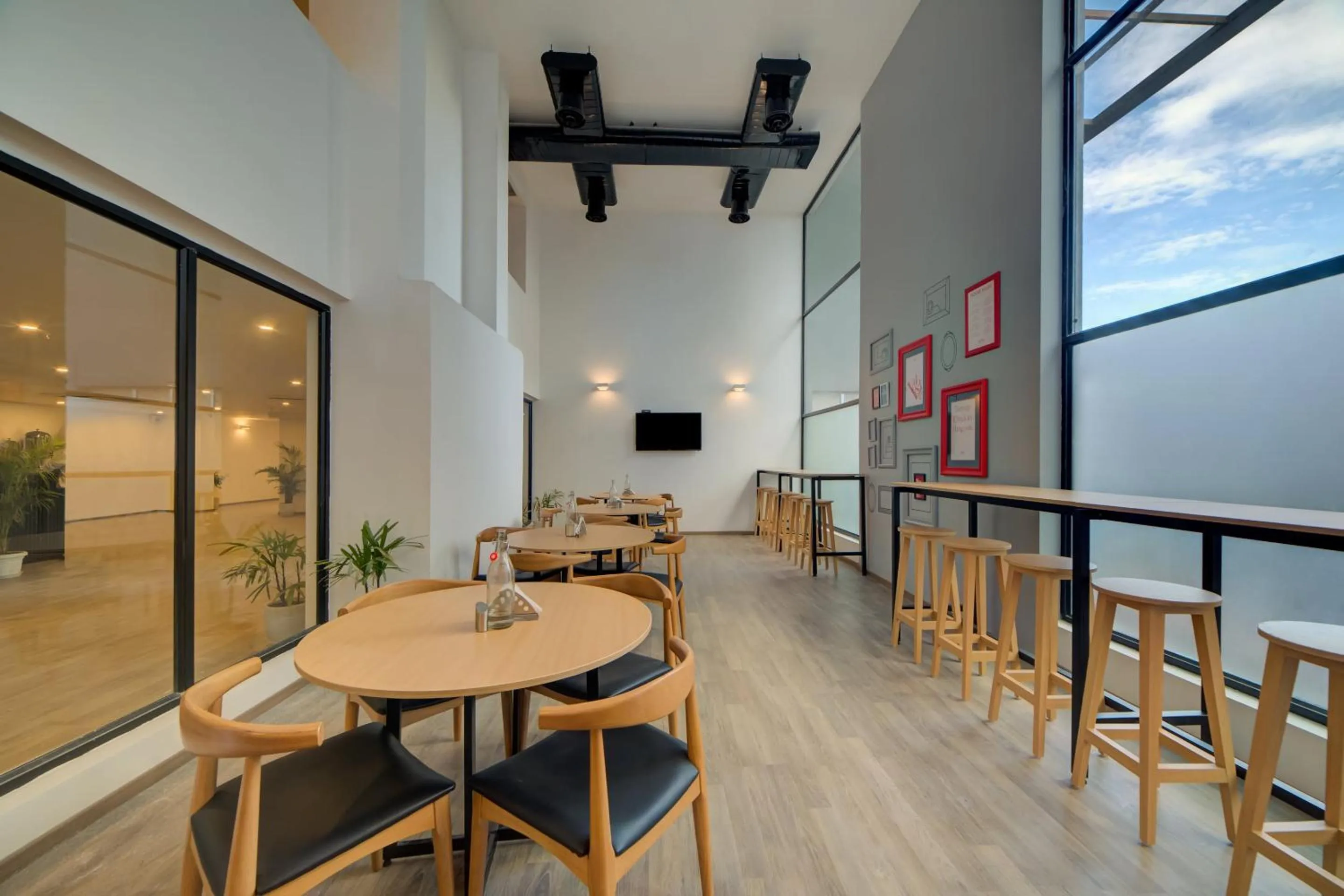 Restaurant/places to eat in Townhouse 777 - A3 empire