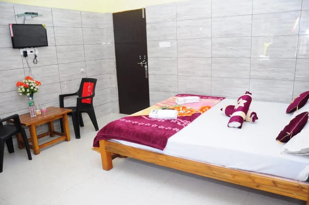 Bed in Aryan residency
