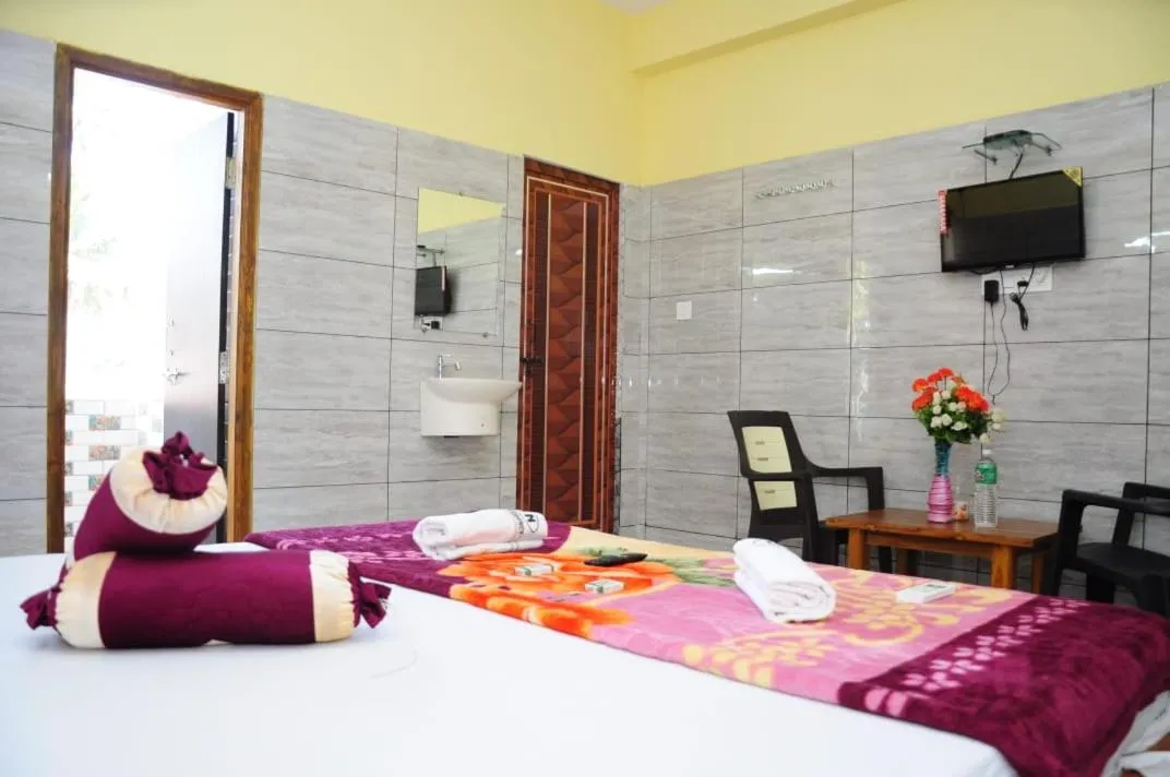 Bed in Aryan residency