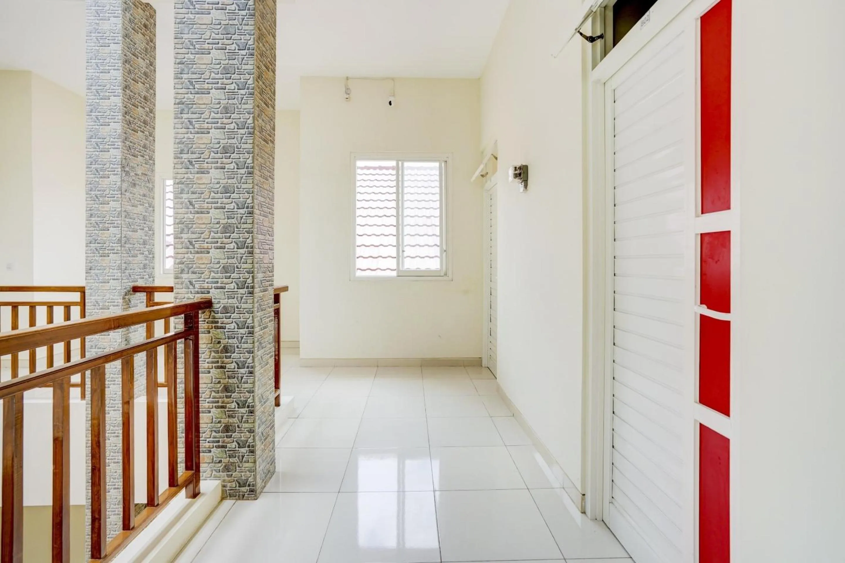 Lobby or reception in Capital O Inn App Tenggilis