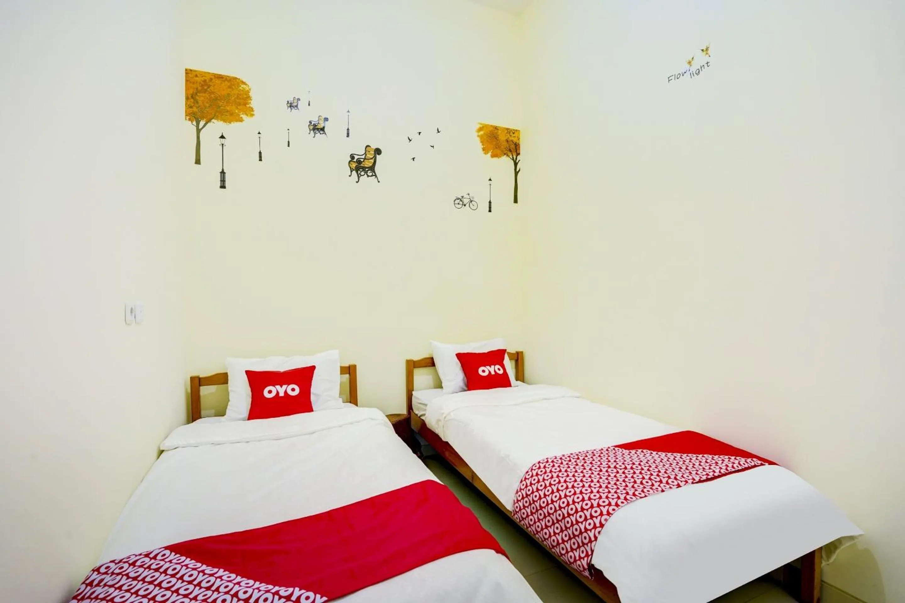 Bedroom, Bed in Capital O Inn App Tenggilis