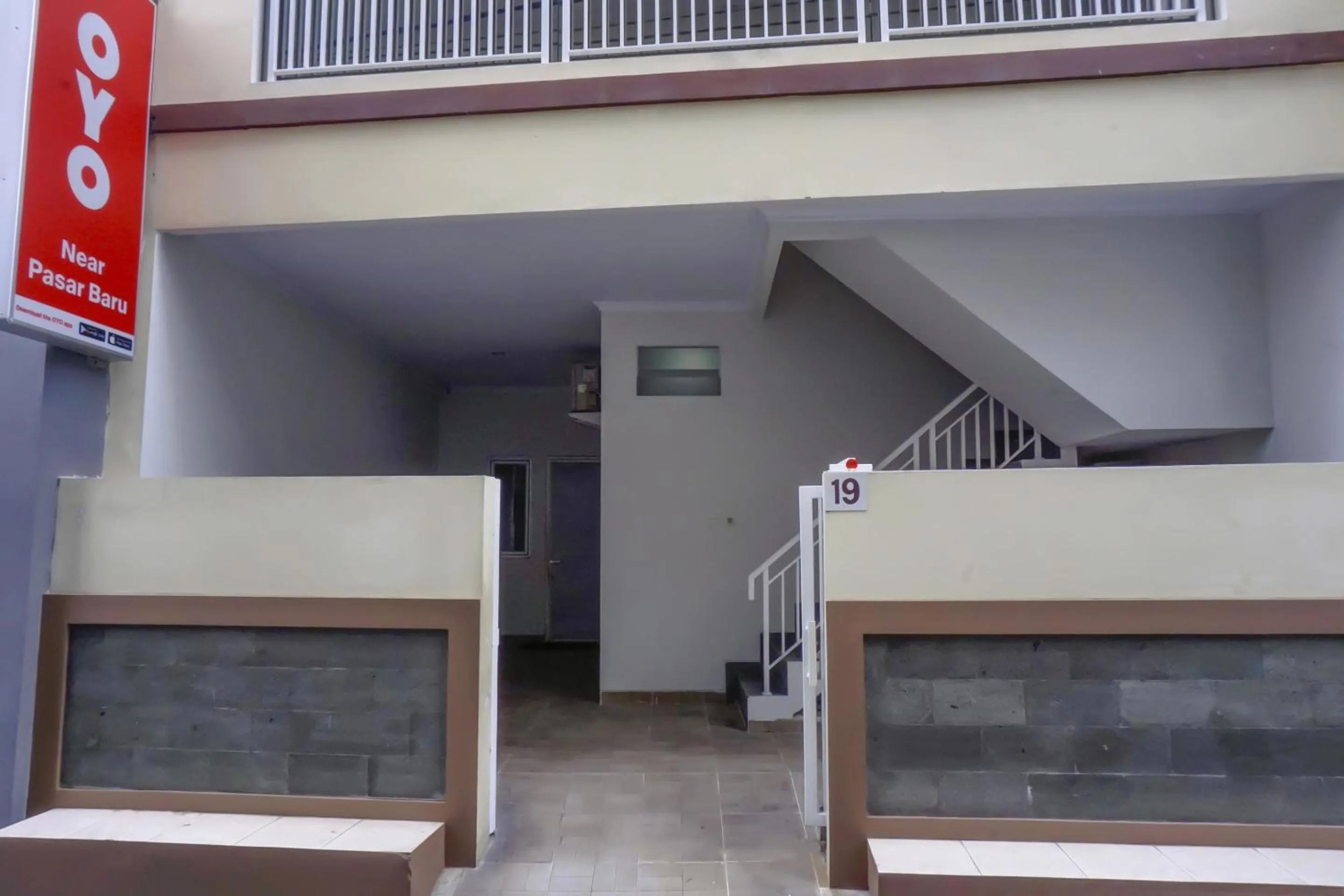 Facade/entrance in Hotel O Near Pasar Baru