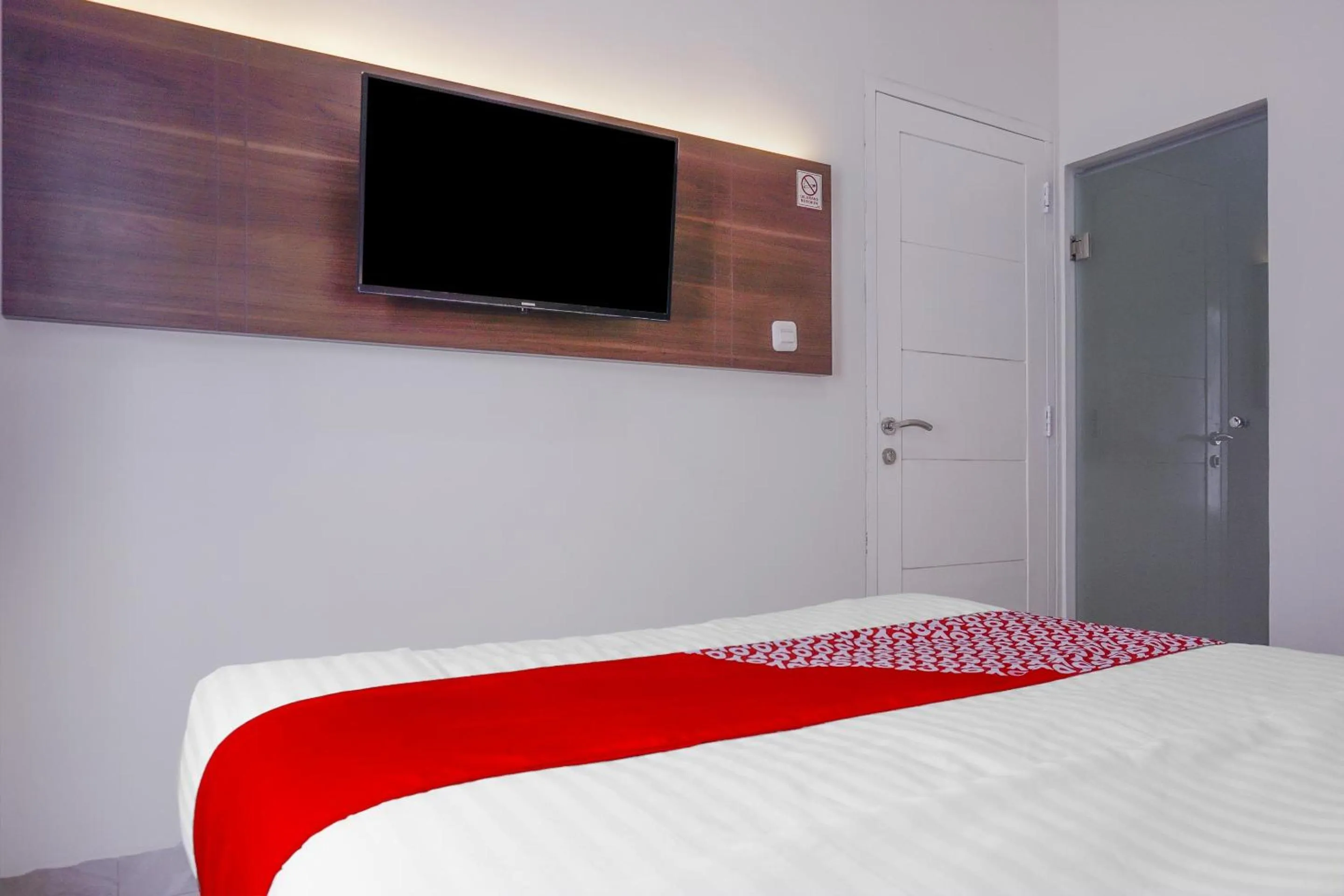 Bedroom, Bed in Hotel O Near Pasar Baru