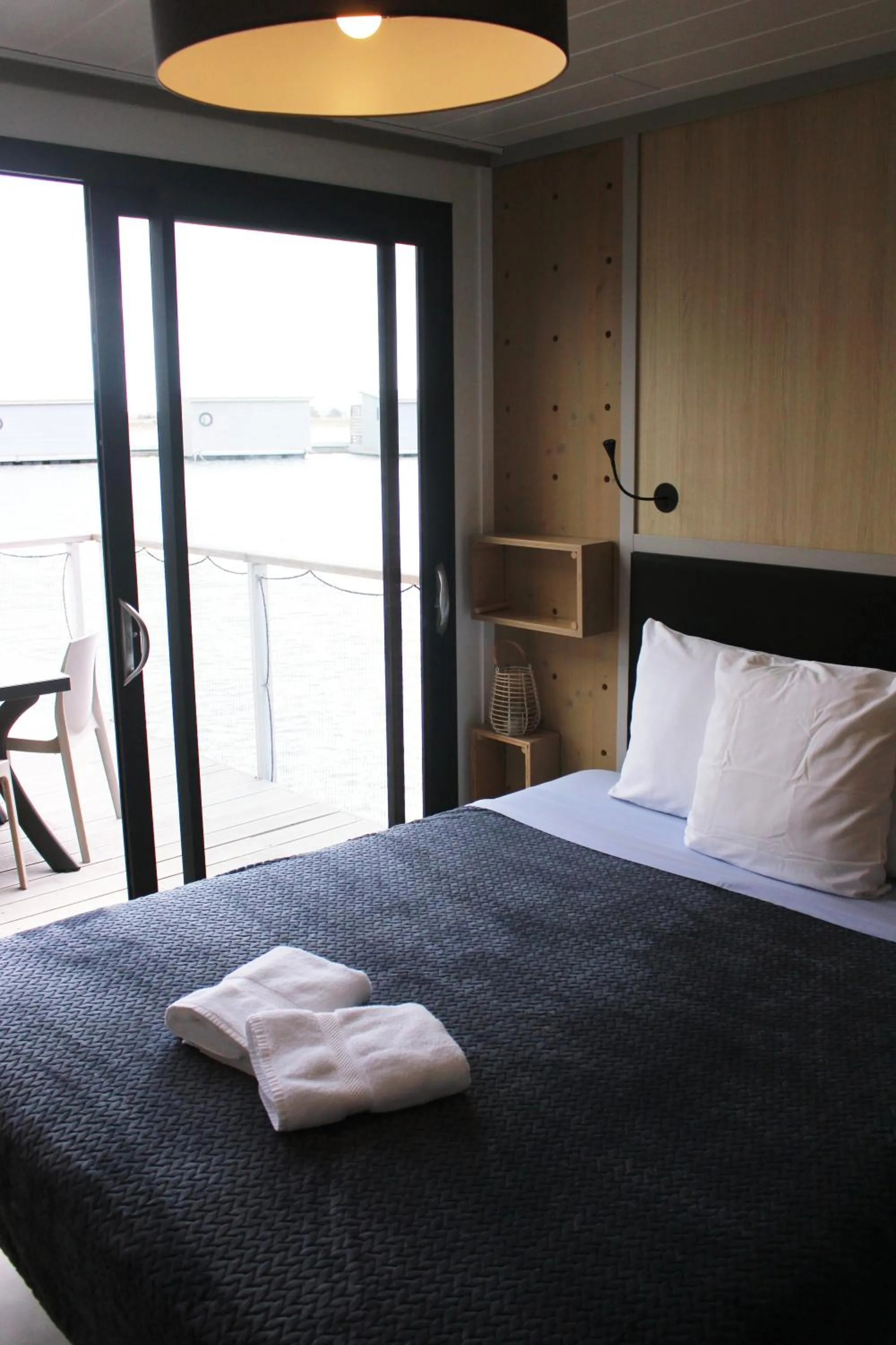 Photo of the whole room, Bed in Les Ilots de Gruissan