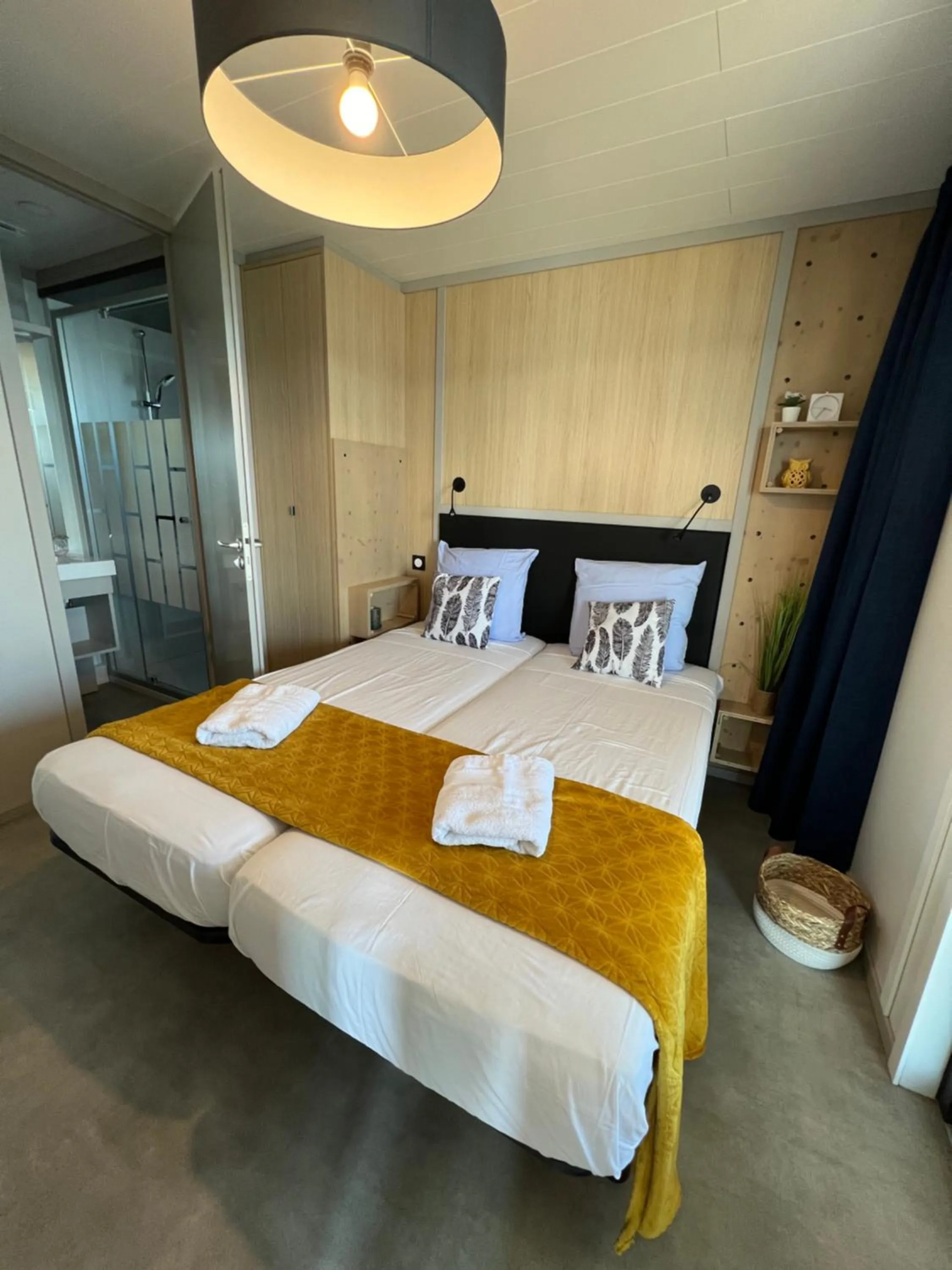 Photo of the whole room, Bed in Les Ilots de Gruissan