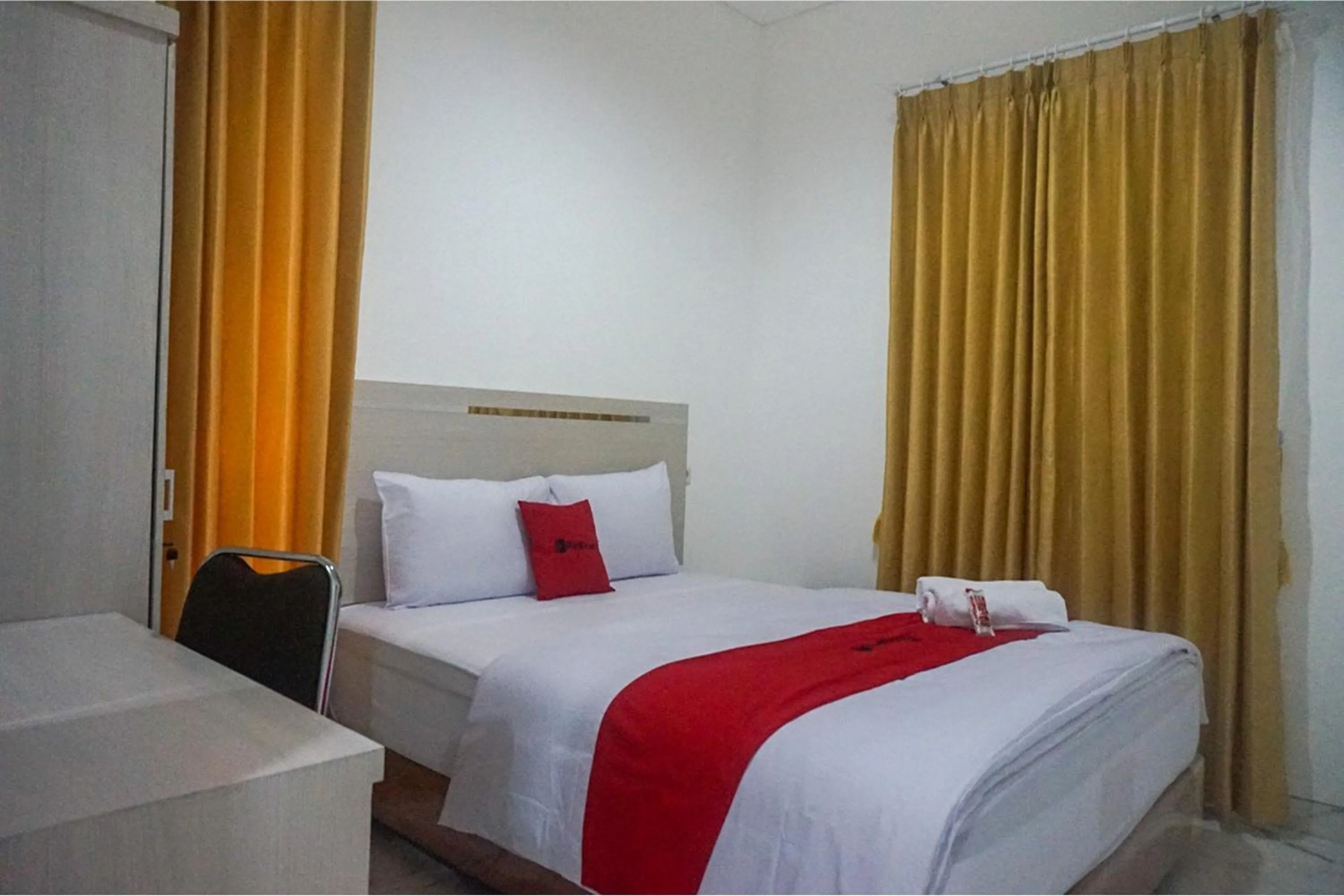 Bed in RedDoorz near Araya Family Club House