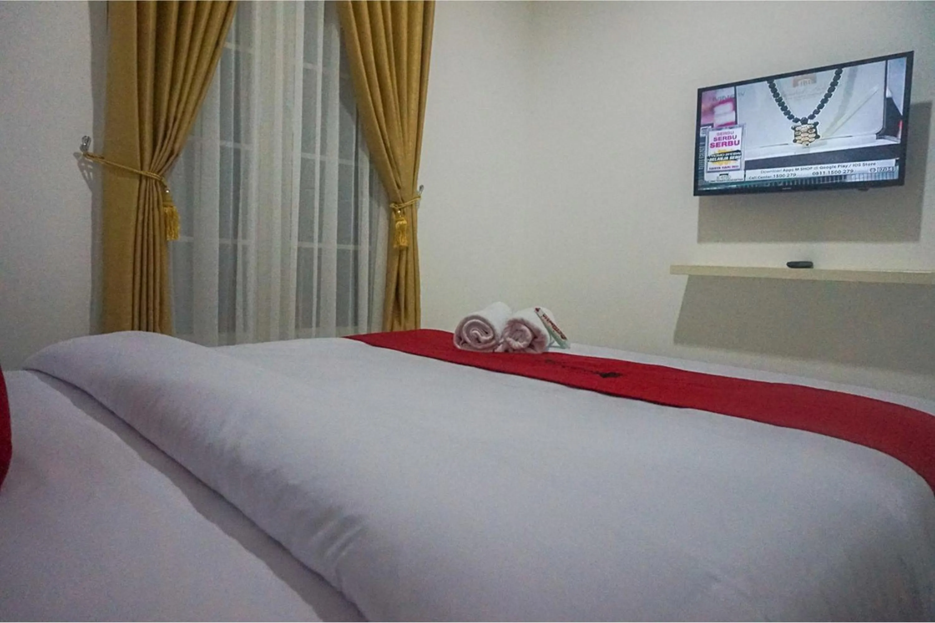 Bed in RedDoorz near Araya Family Club House