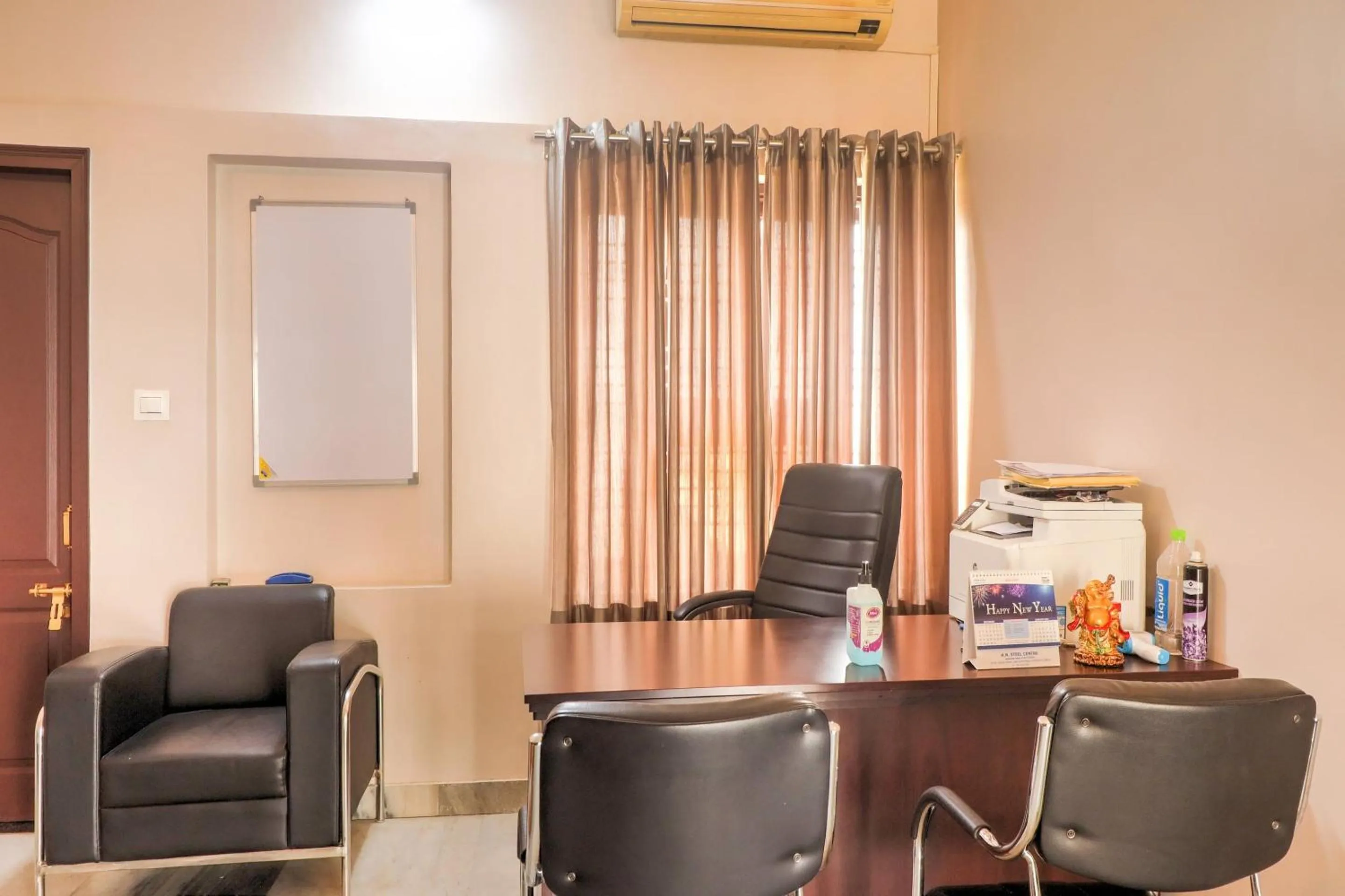 Lobby or reception in Super Townhouse Amaraa Farms Near LuLu Hypermarket